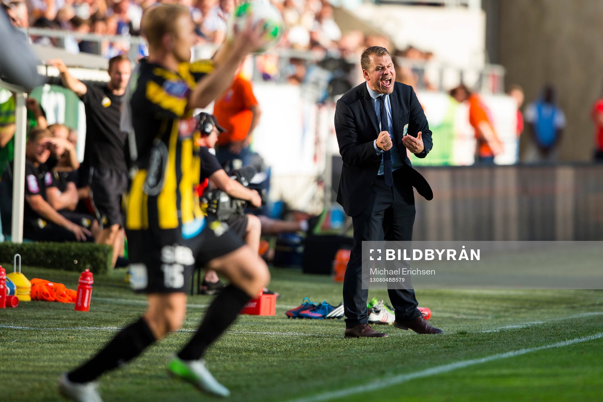 IFK Göteborgs tränare Mikael Stahre manar på sitt lag