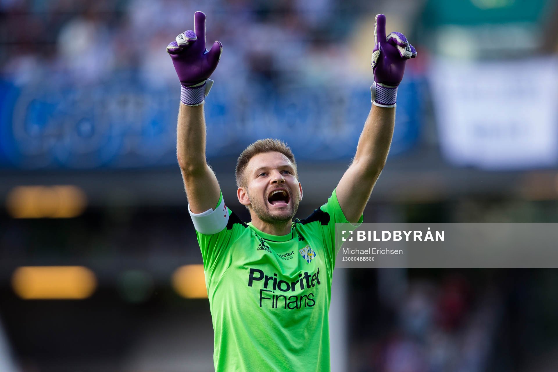 IFK Göteborgs målvakt John Alvbåge jublar