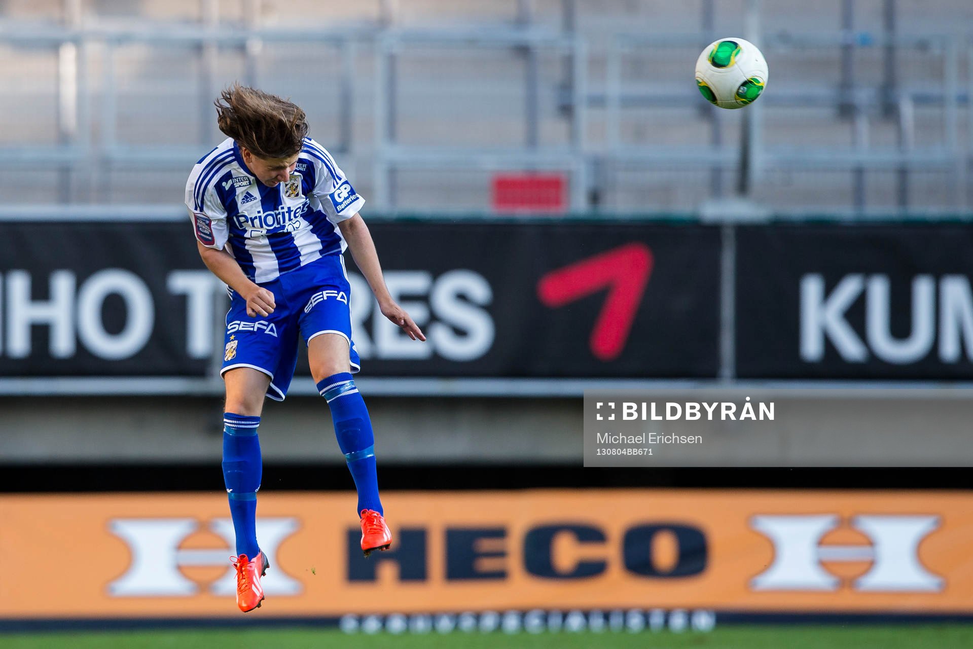IFK Göteborgs Darijan Bojanic nickar undan bollen