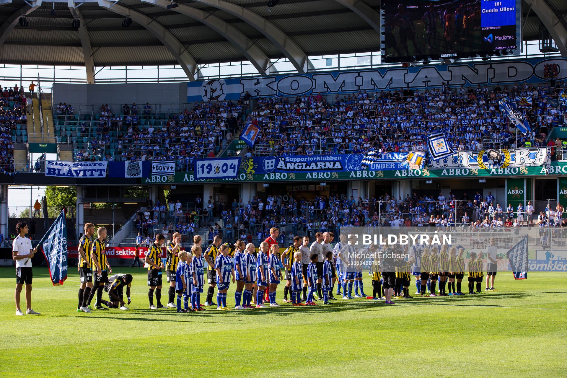 Lineup och presentation innan fotbollsmatchen i allsvenskan