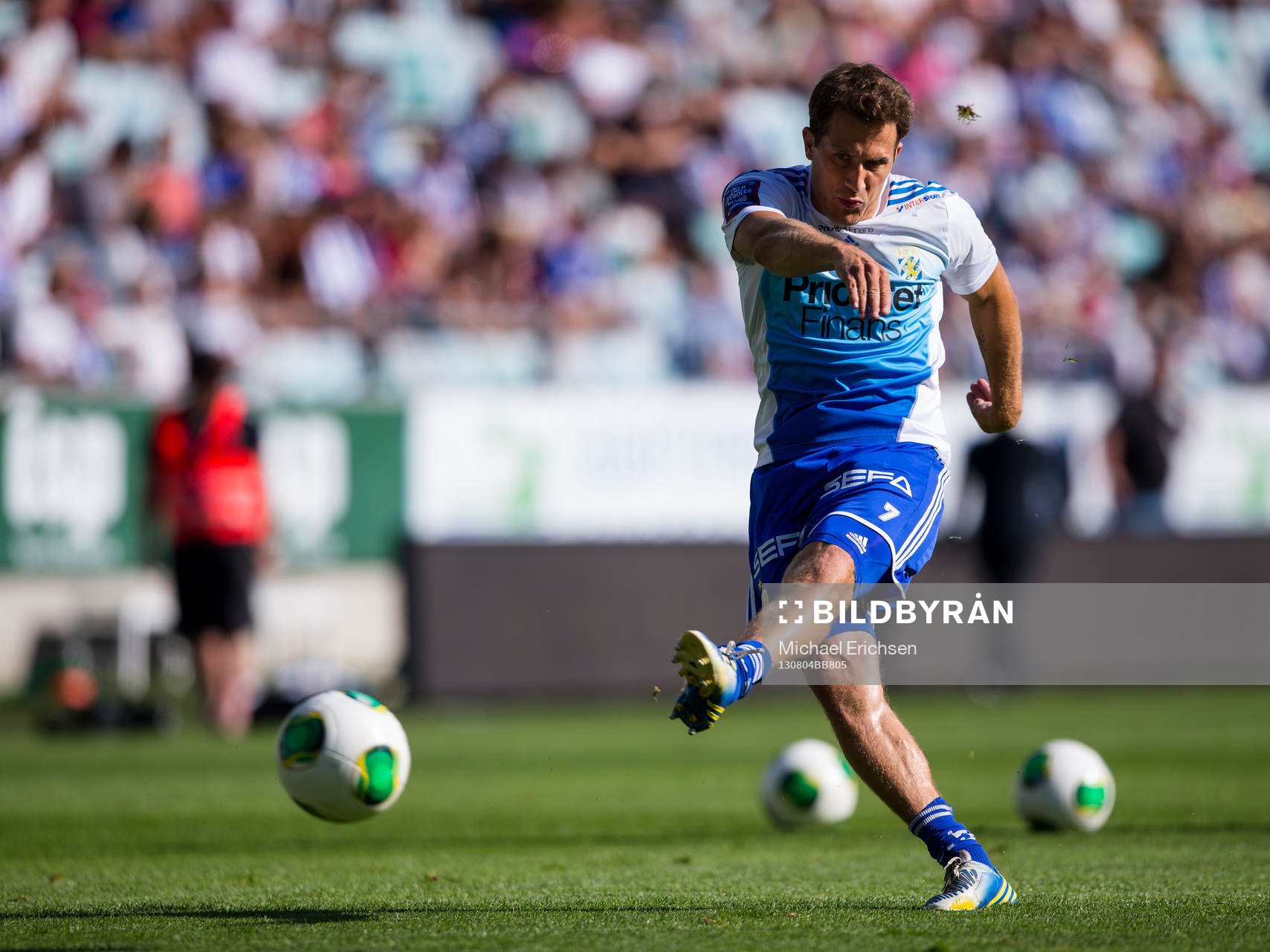 IFK Göteborgs Tobias Hysén skjuter ett skott under uppvärmningen innan fotbollsmatchen i allsvenskan mellan IFK Göteborg - Häcken den 4 augusti 2013 i Göteborg.