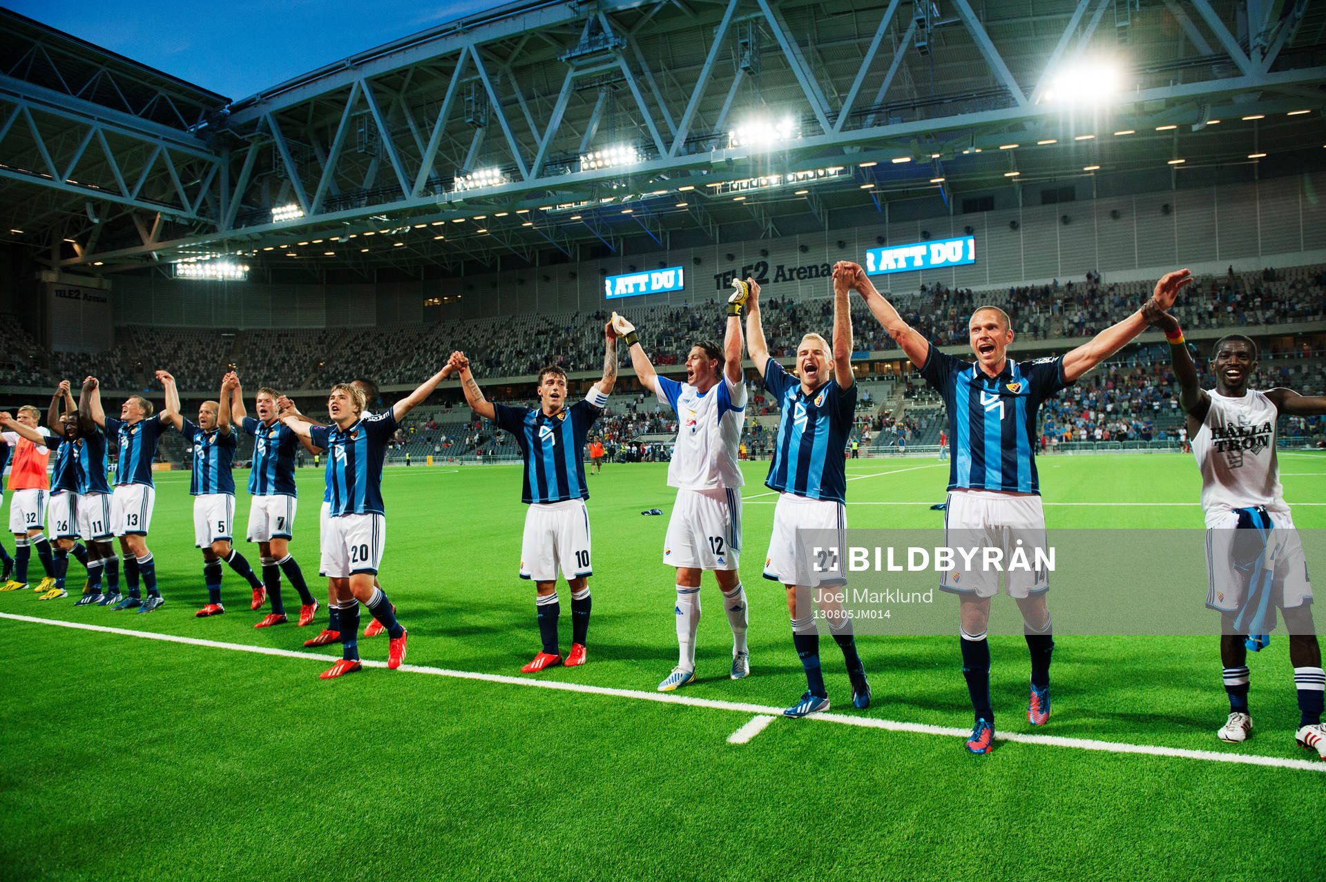 Djurgårdsspelarna jublar mot publiken
