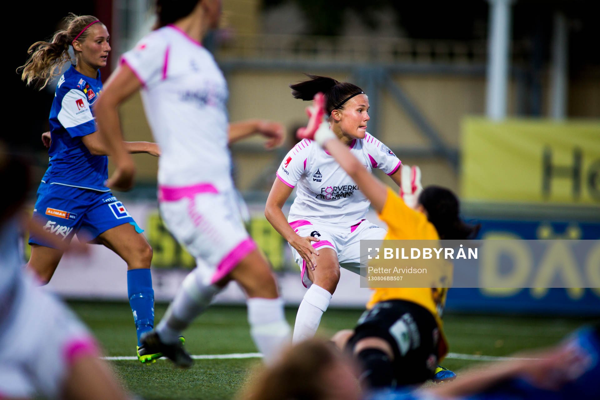 LDB FC Malmös Katrine Veje är nära att göra mål i ett