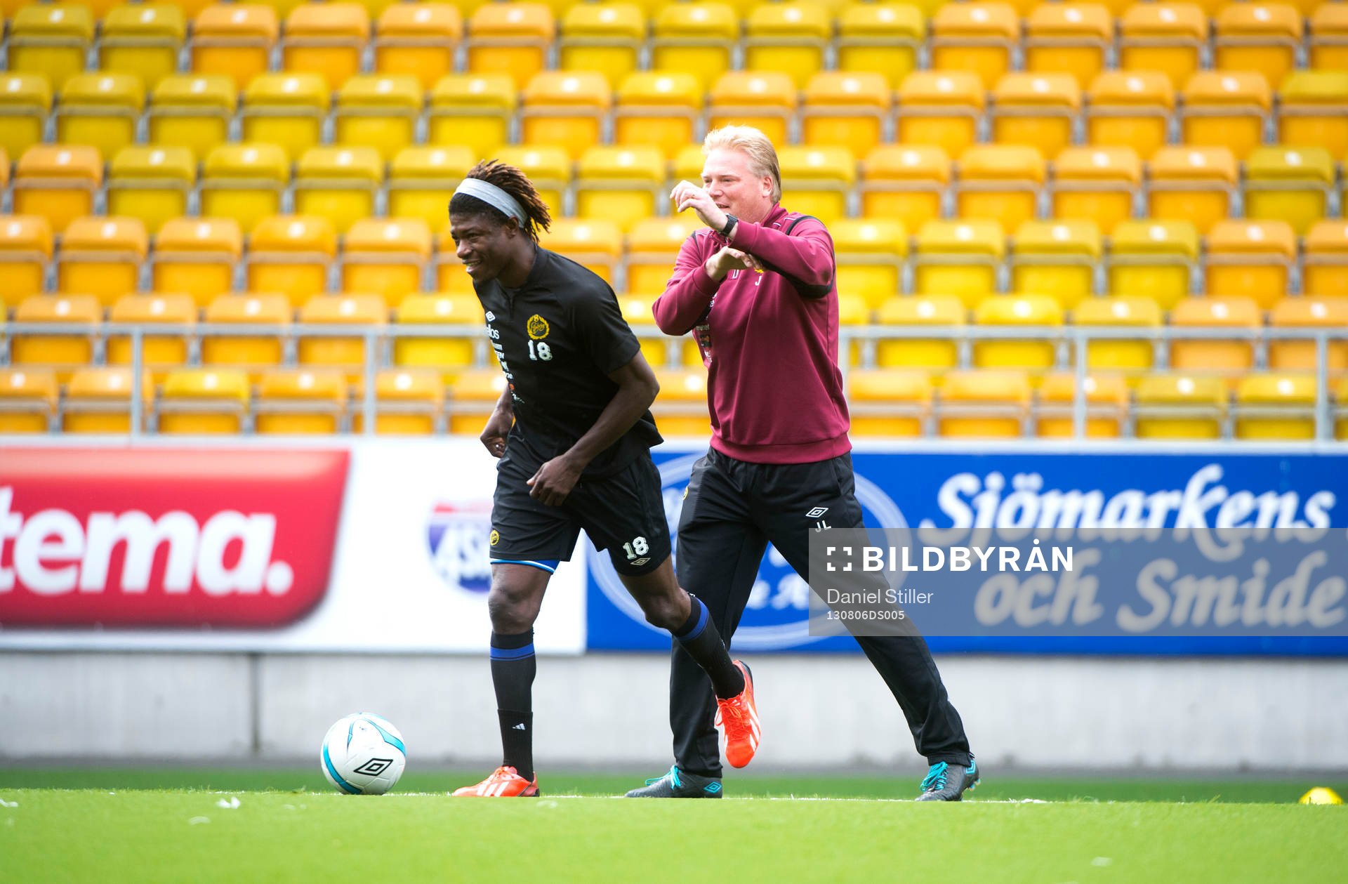 Mohamed Bangura och Jörgen Lennartsson, tränare, Elfsborg