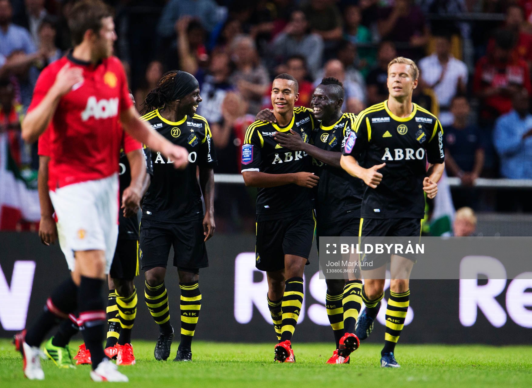 AIK:s Martin Kayongo-Mutumba, Robin Quaison och Alhassan Kamara jublar efter 1-0-målet under fotbollsmatchen mellan AIK och Manchester United den 6 augusti 2013 i Stockholm.
