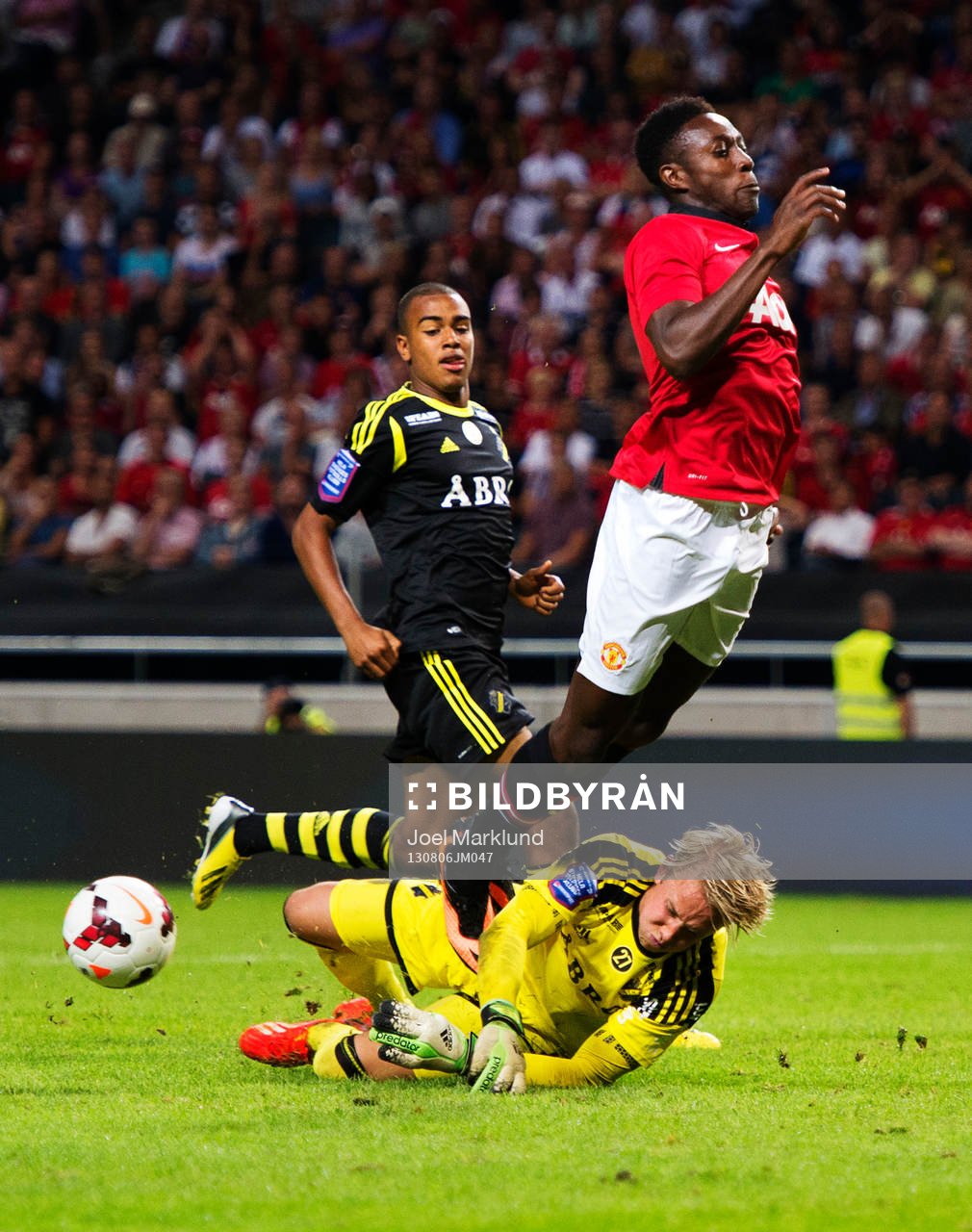 s målvakt Patrik Carlgren stoppar Manchester Uniteds Danny
