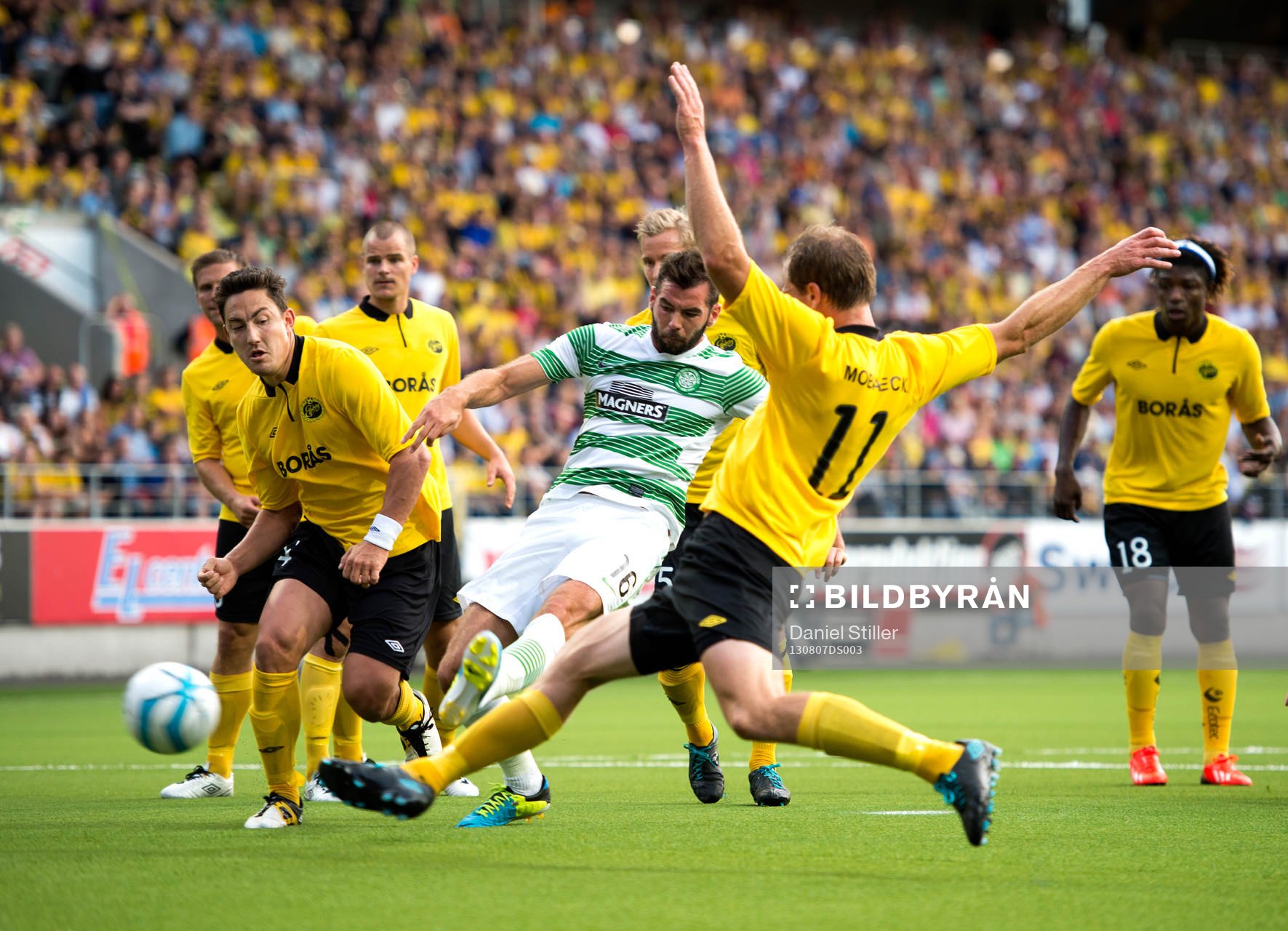 Joe Ledley, Celtic, har ett avslut och Daniel Mobaeck,