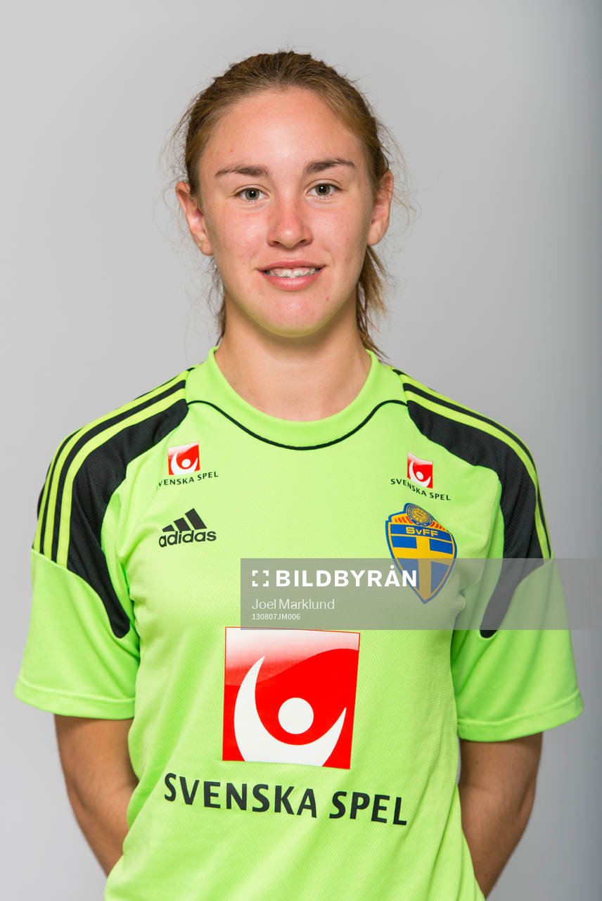 Moa Öhman, spelare i F15/98-landslaget, poserar för ett porträtt den 7 augusti 2013 i Stockholm.