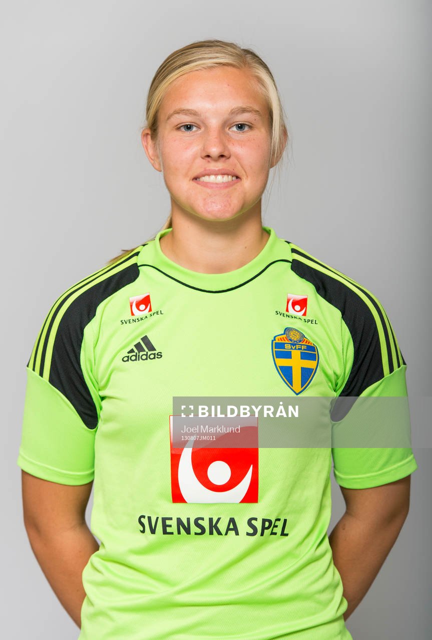 Moa Olsson, spelare i F15/98-landslaget, poserar för ett porträtt den 7 augusti 2013 i Stockholm.