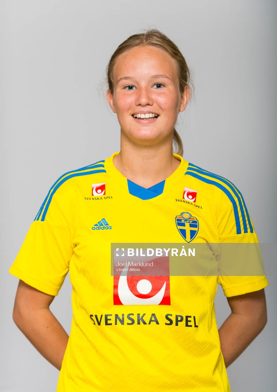 Ellen Hellsén, spelare i F15/98-landslaget