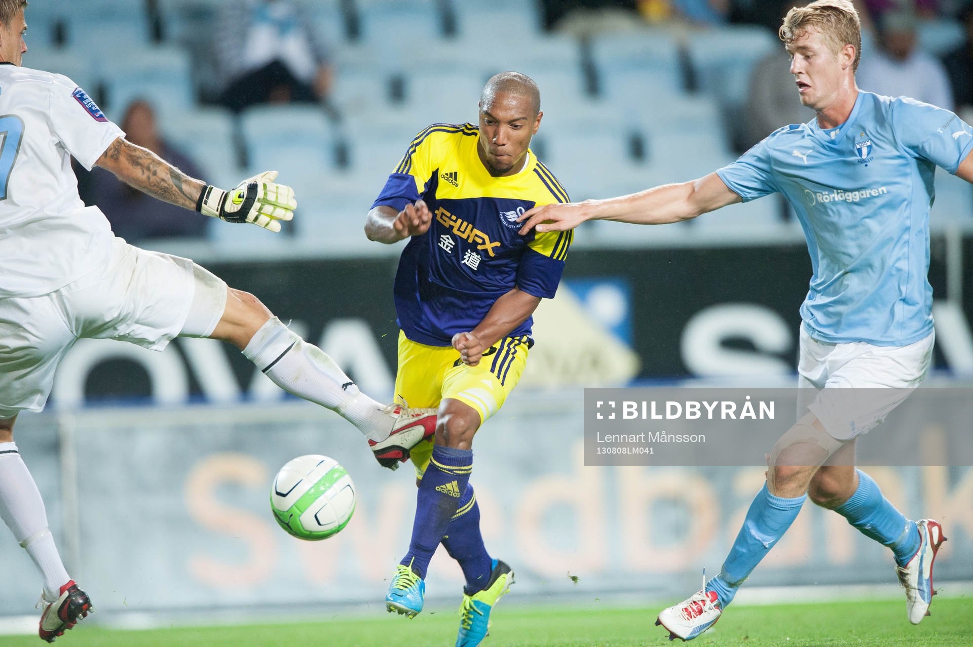 Jonathan de Guzman, Swansea,  målvakten Johan Dahlin och