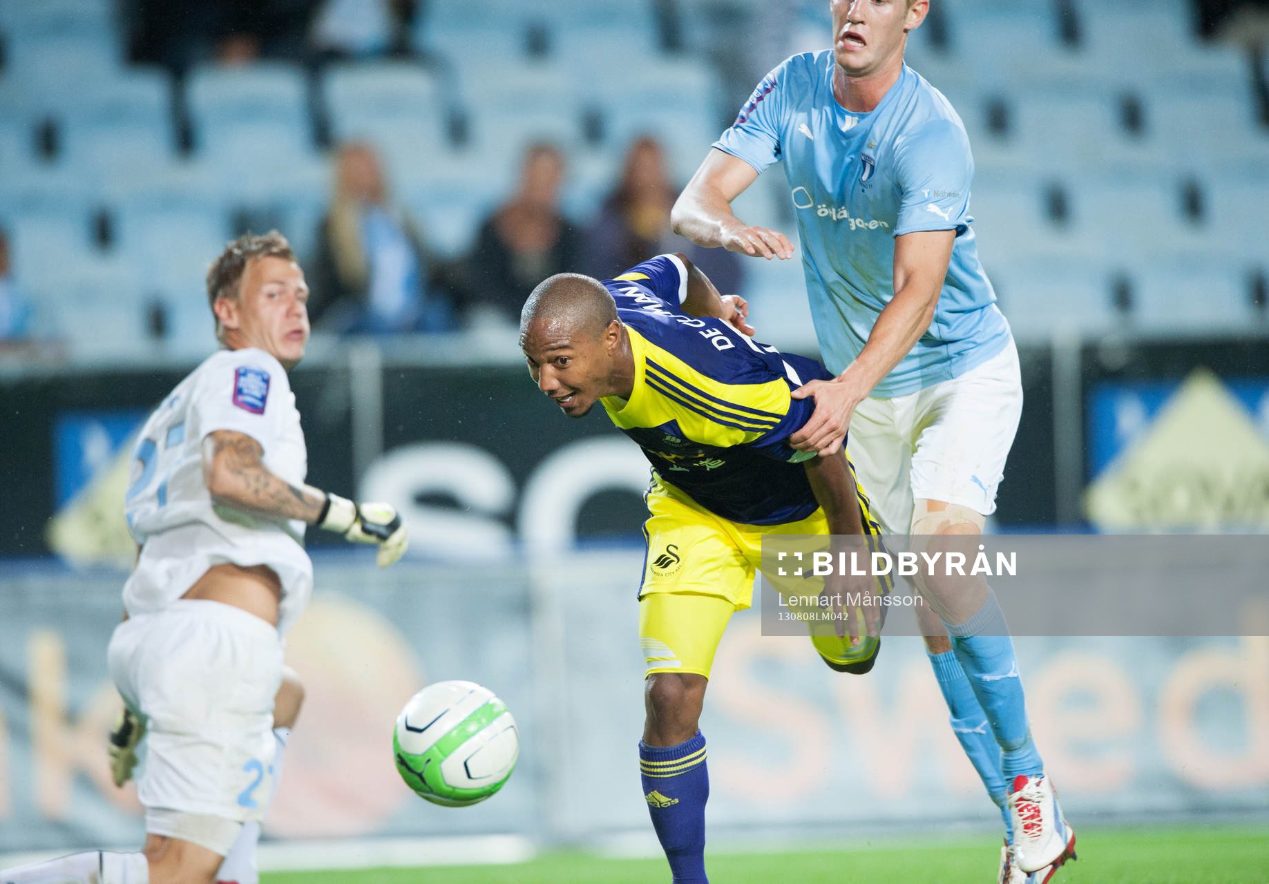Jonathan de Guzman, Swansea,  målvakten Johan Dahlin och