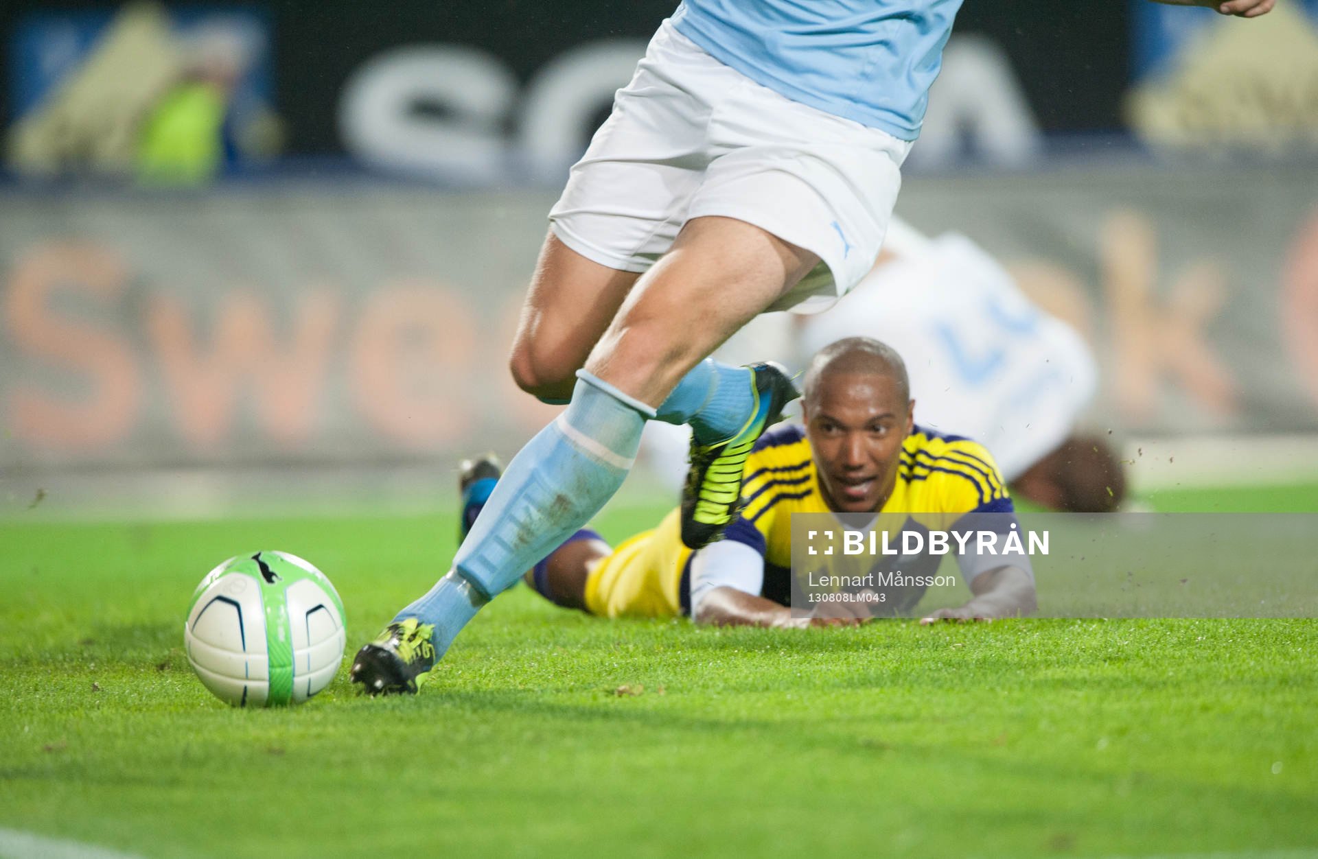 Jonathan de Guzman, Swansea,  tappar bollen till Filip