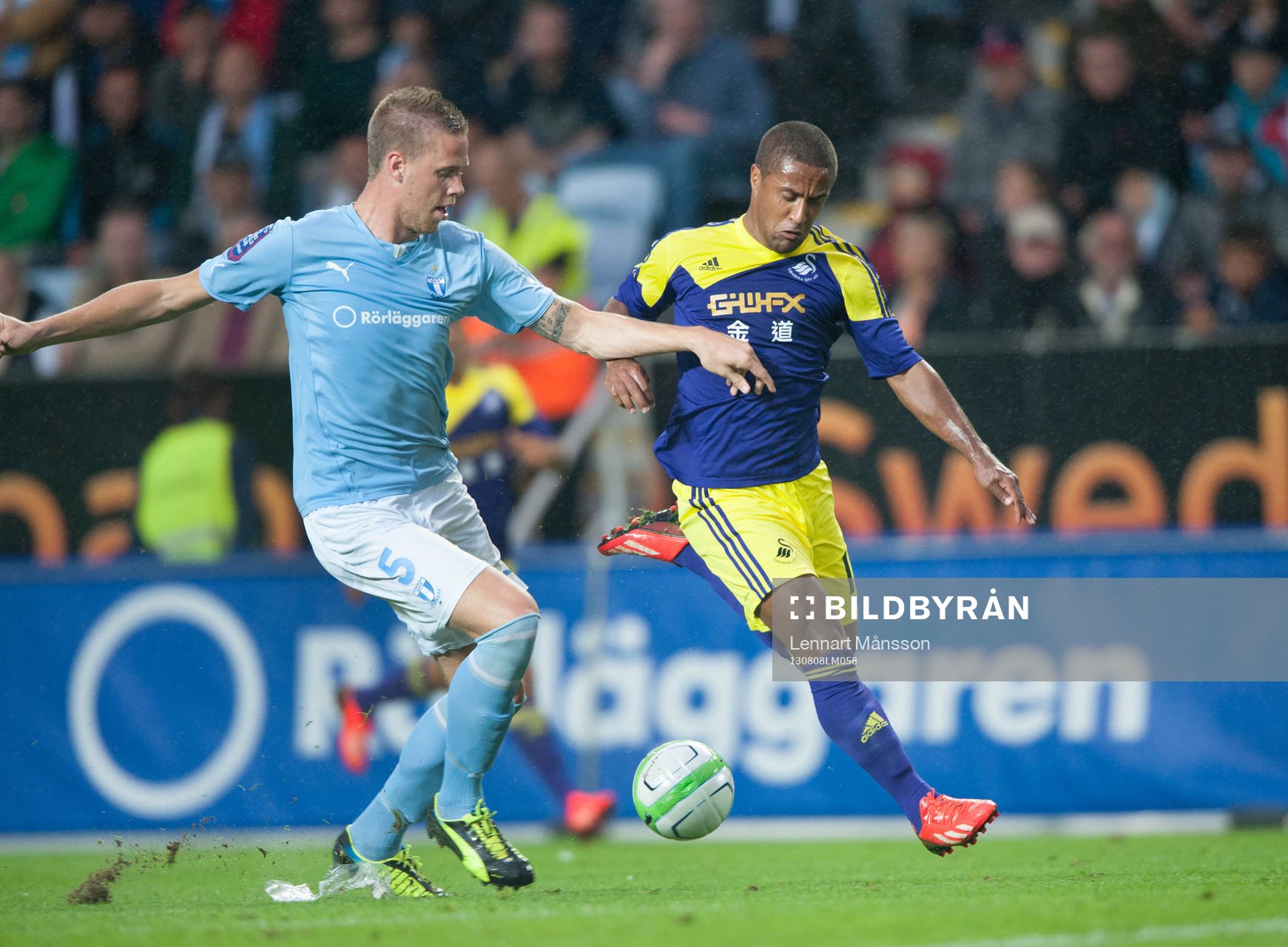 Fotboll, Europa League, kval, Malmö FF - Swansea: Pontus Jansson, Malmö, och Wayne Routledge, Swansea