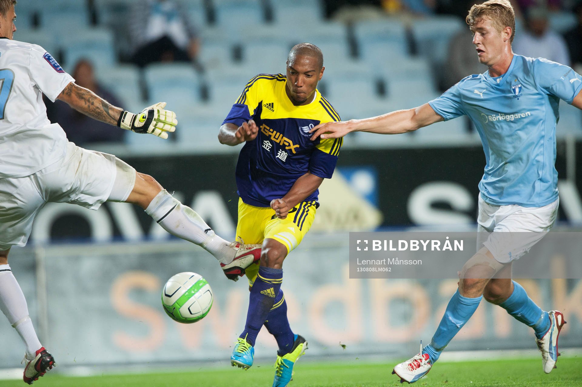 Jonathan de Guzman, Swansea, målvakten Johan Dahlin och