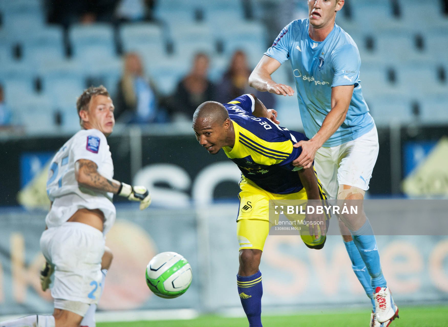 Jonathan de Guzman, Swansea,  målvakten Johan Dahlin och