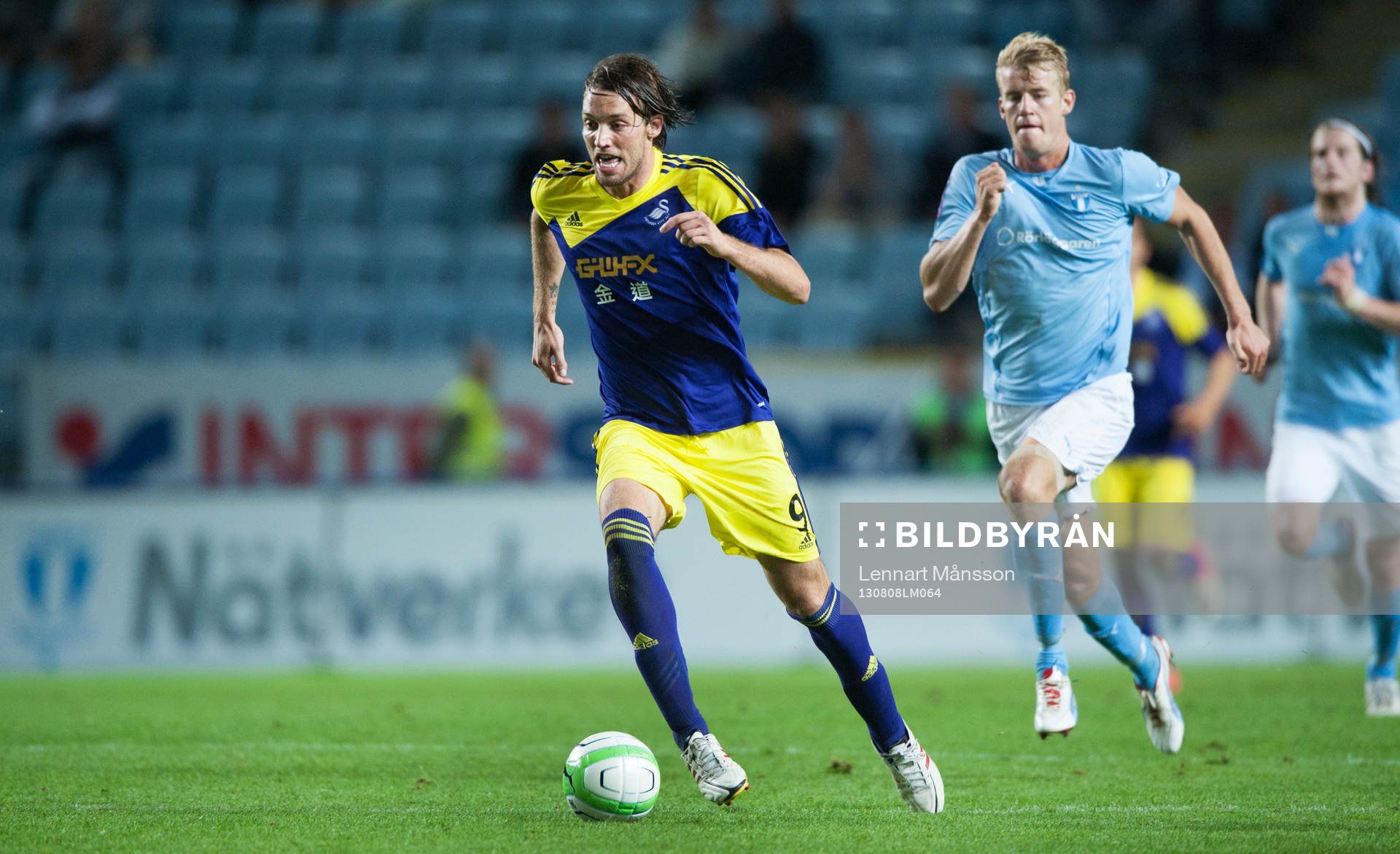 Fotboll, Europa League, kval, Malmö FF - Swansea: Michu, Swansea och Filip Helander, Malmö