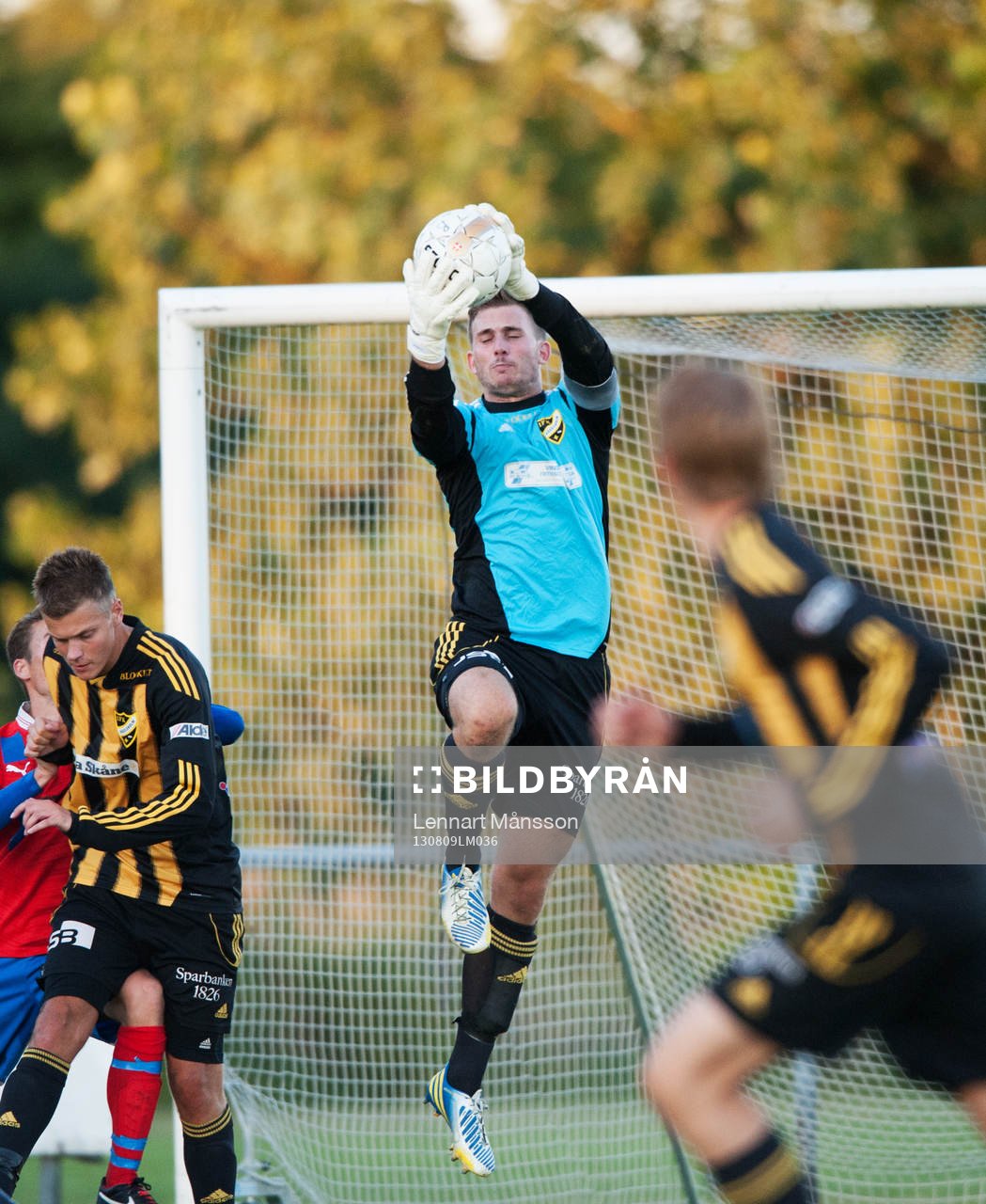 Calle Lindell, IFK Hässleholm, målvakt greppar bollen