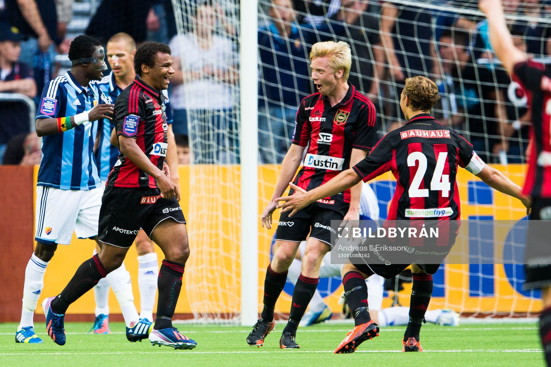 Brommapojkarnas Serge-Junior Martinsson Ngouali gör 2-0 för Brommapojkarnas och jublar tillsammans med sina lagkamrater under fotbollsmatchen i Allsvenskan mellan Brommapojkarna och Djurgården den 10 augusti 2013 i Stockholm.