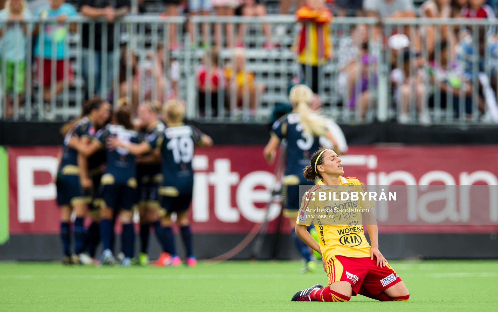 Tyresös Veronica Boquete står på knä