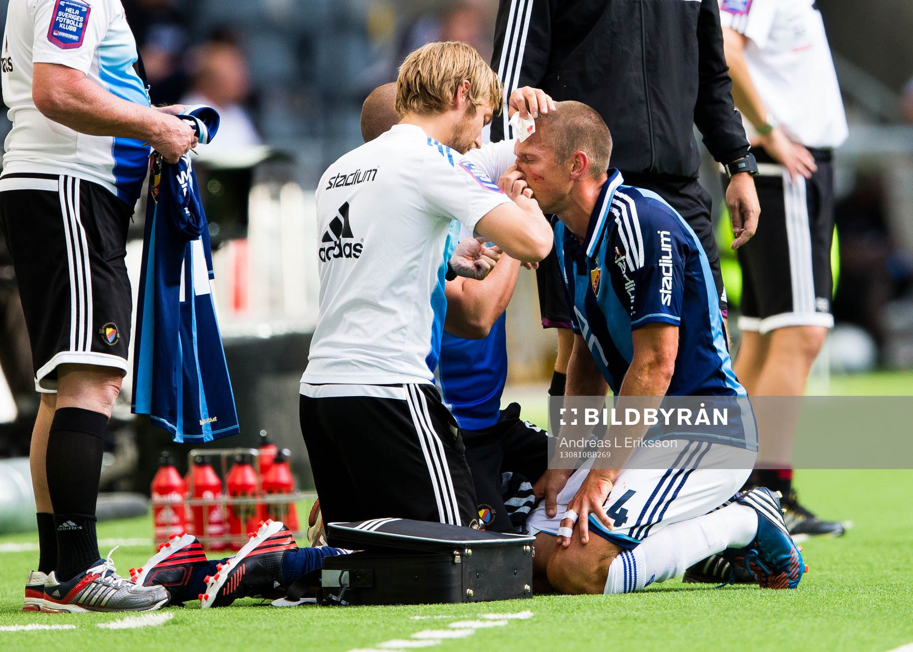 Djurgårdens Mattias Östberg tvingas plåstras om efter en närkamp med Brommapojkarnas Gustav Sandberg Magnusson (ej i bild) under fotbollsmatchen i Allsvenskan mellan Brommapojkarna och Djurgården den 10 augusti 2013 i Stockholm. 