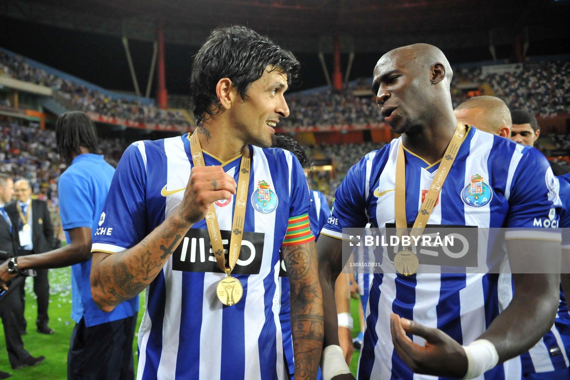 Lucho GONZALEZ / Eliaquim Mangala    - 10.08.2013 - Porto /