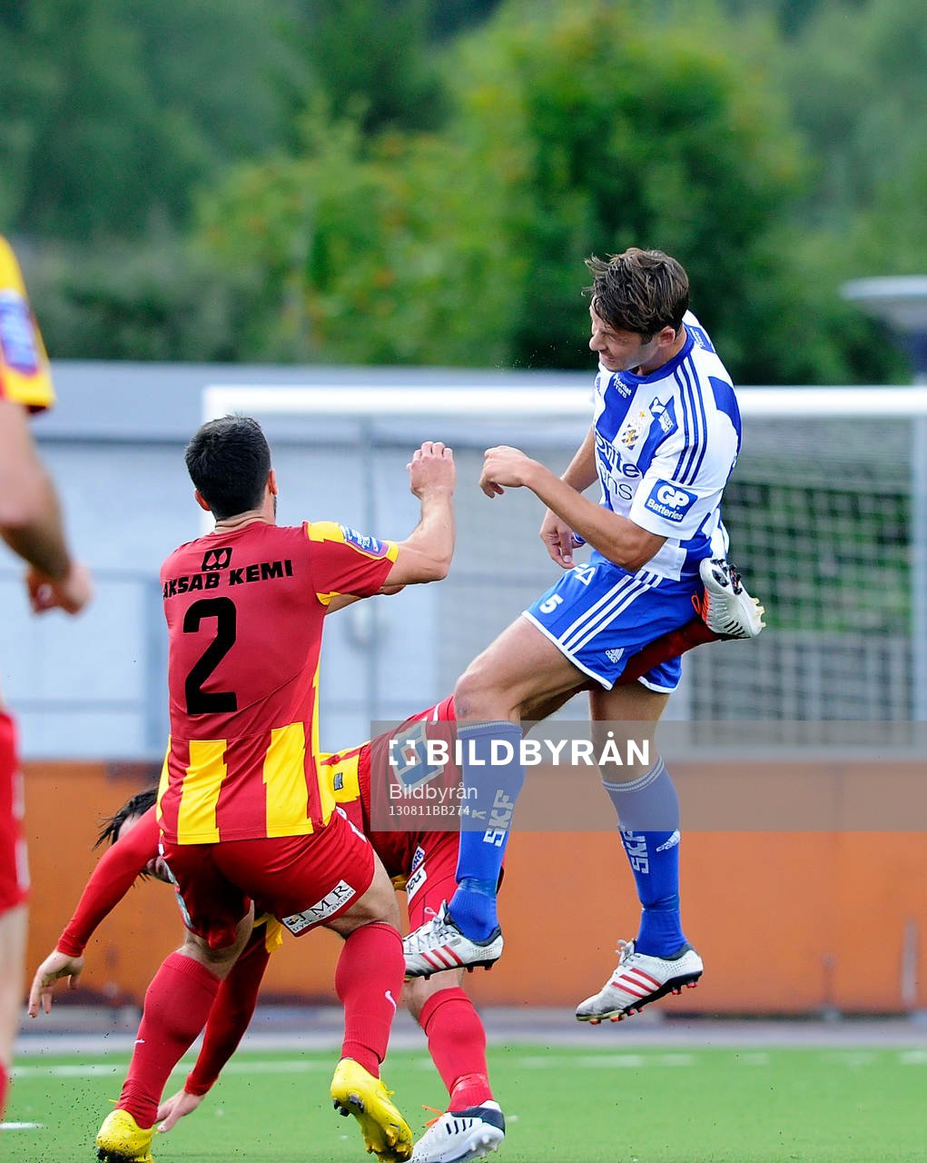 Göteborgs nr 5 Philip Haglund och Syrianska nr 2 Suleyman