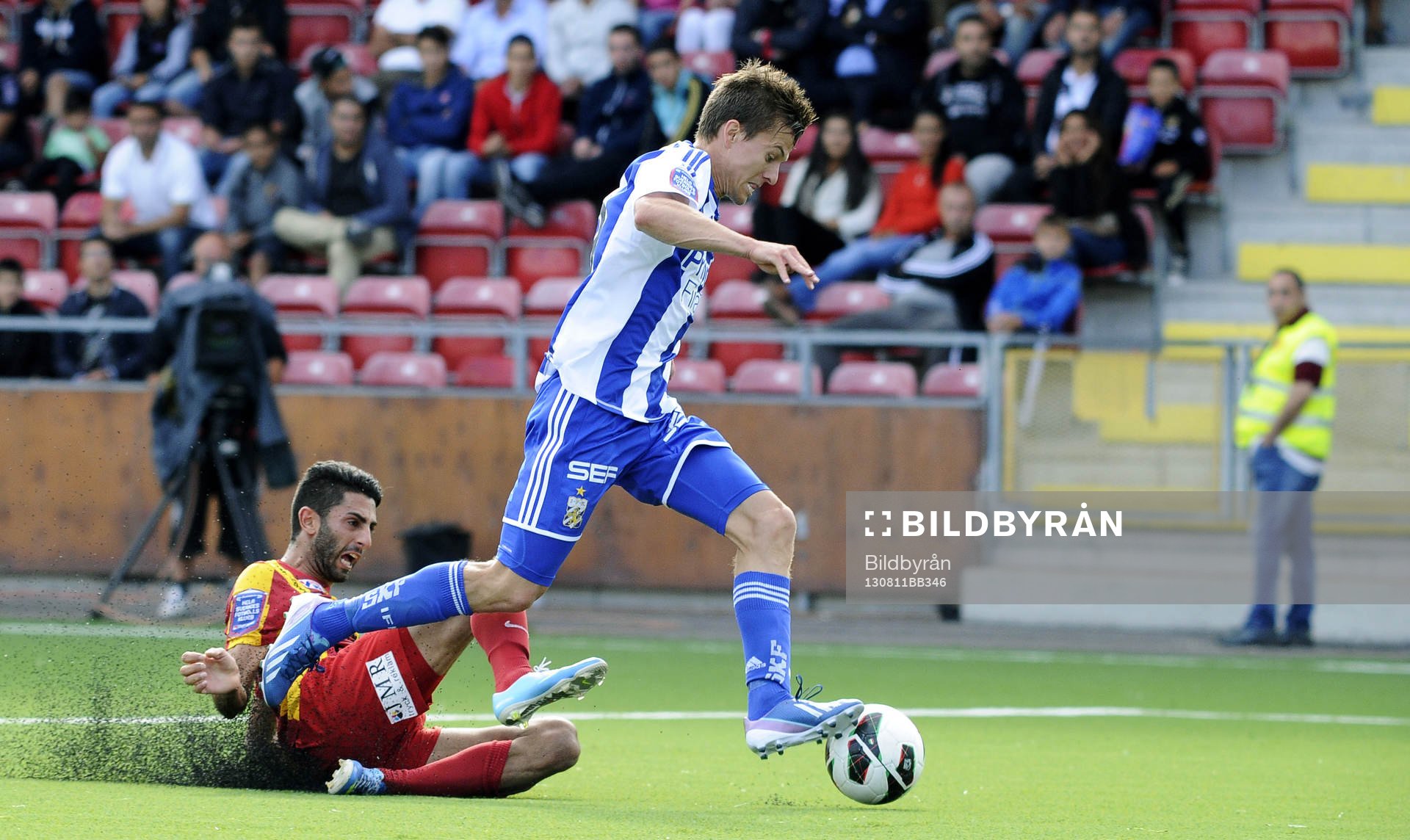 Göteborgs nr 9 Lasse Vibe och Syrianska nr 5 Isa Demir