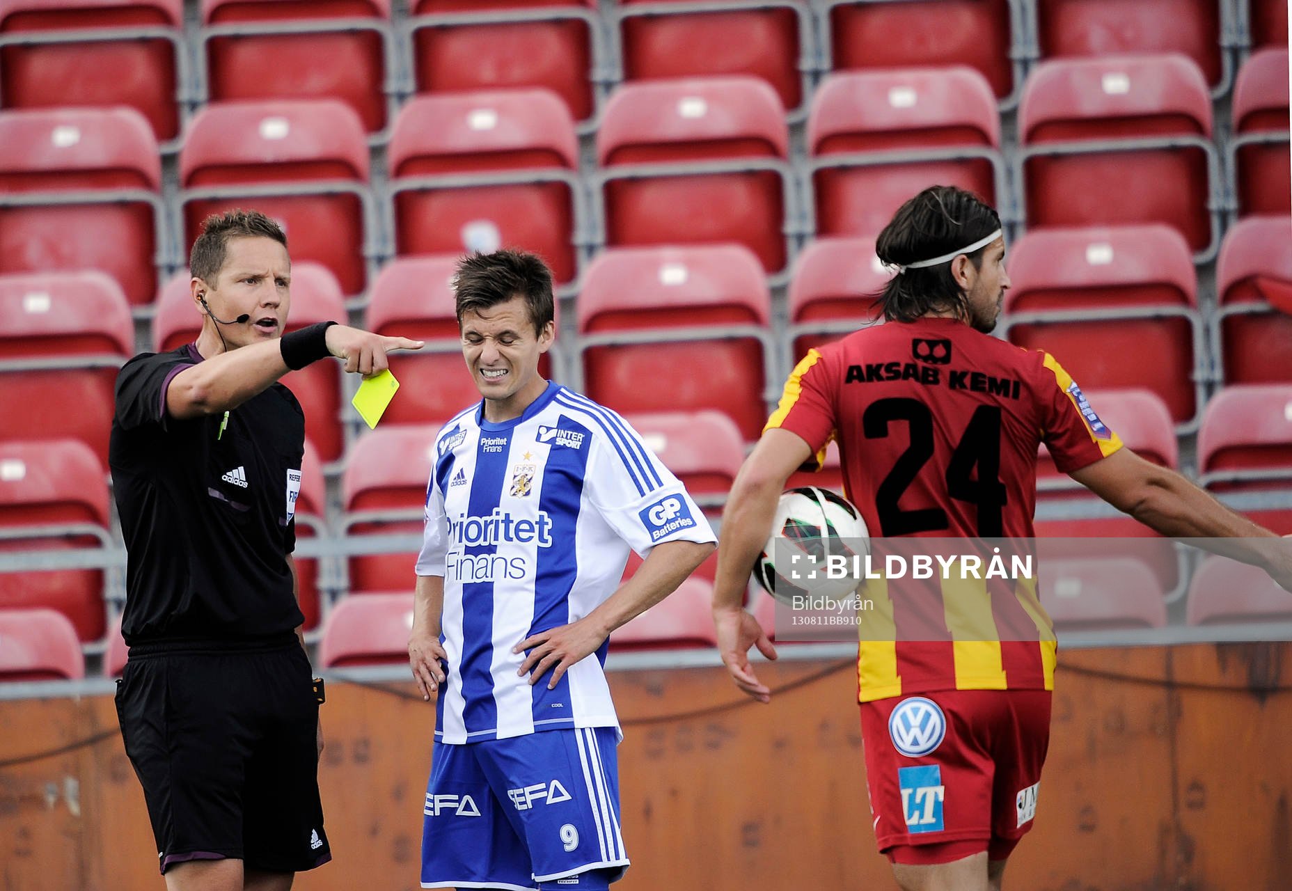 Göteborgs nr 9 Lasse Vibe och Syrianska nr 24 Haris