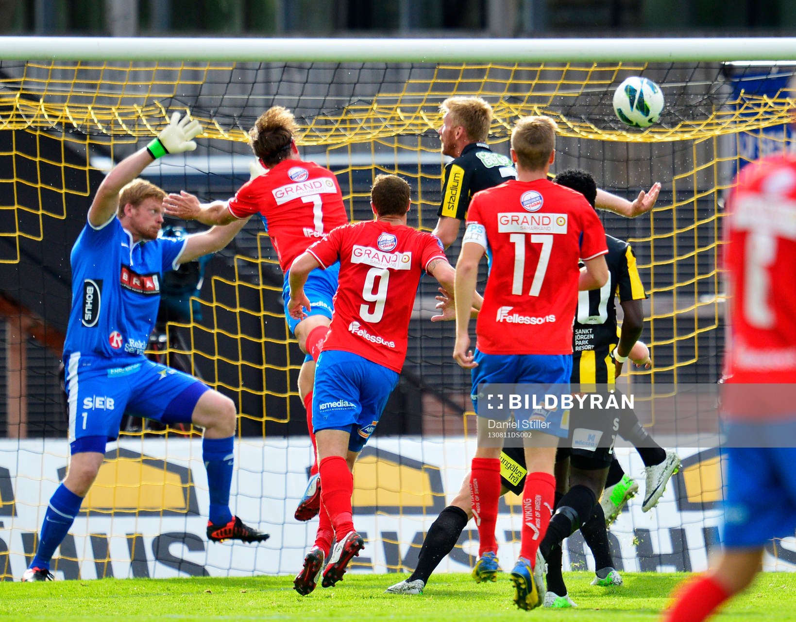 Östers Freddy Söderberg, gör 0-1 i fotbollsmatchen