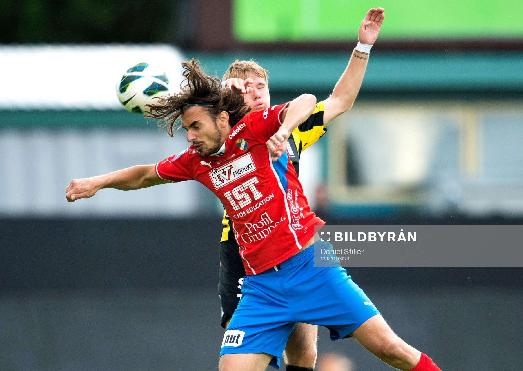 Östers Vlado Zlojutro och Häckens Oscar Lewicki i