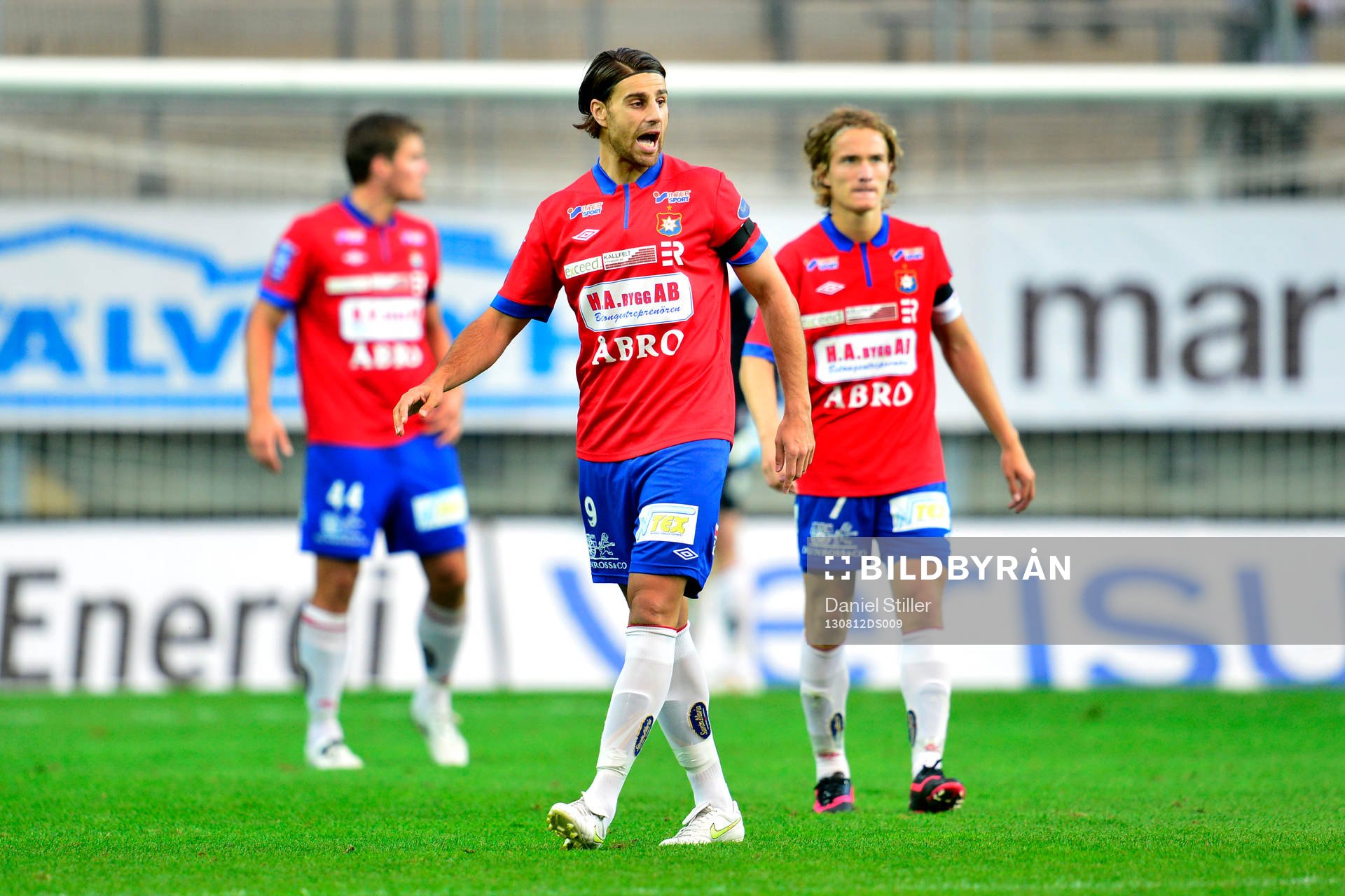 Örgrytes George Mourad byts in i fotbollsmatchen mellan