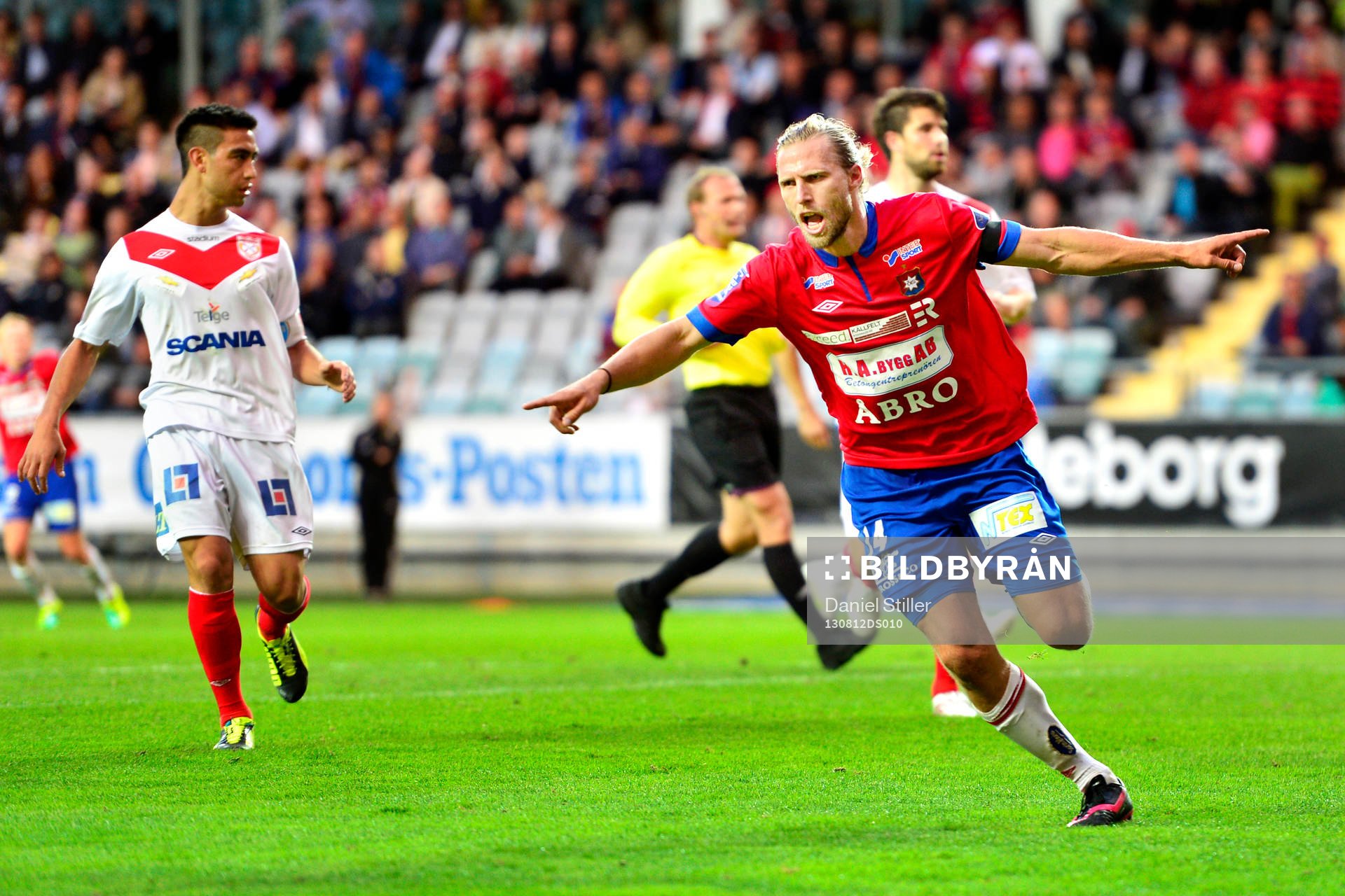 Örgrytes Emil Karlsson för 2-0 i fotbollsmatchen mellan
