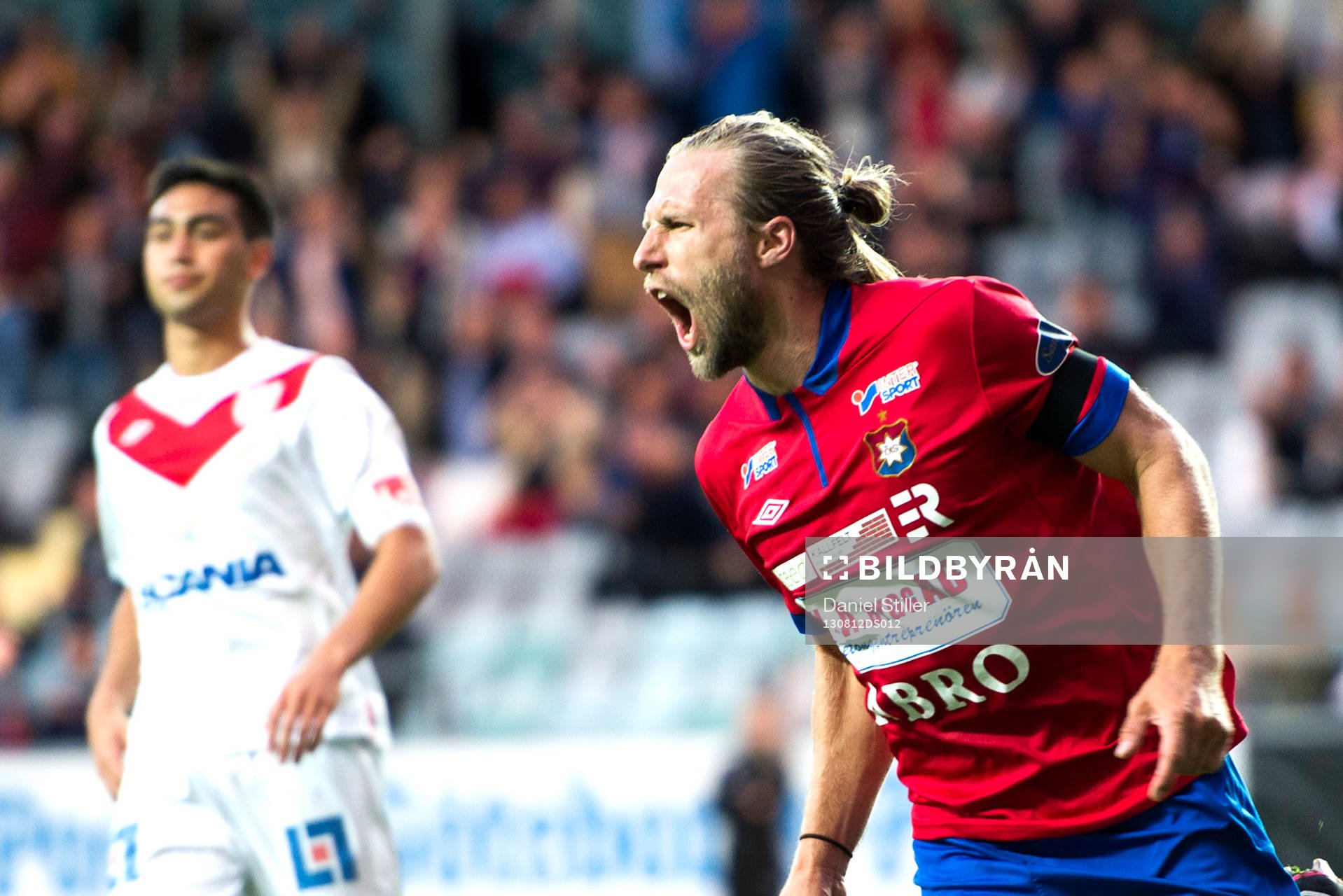 Örgrytes Emil Karlsson gör 2-0 i fotbollsmatchen mellan