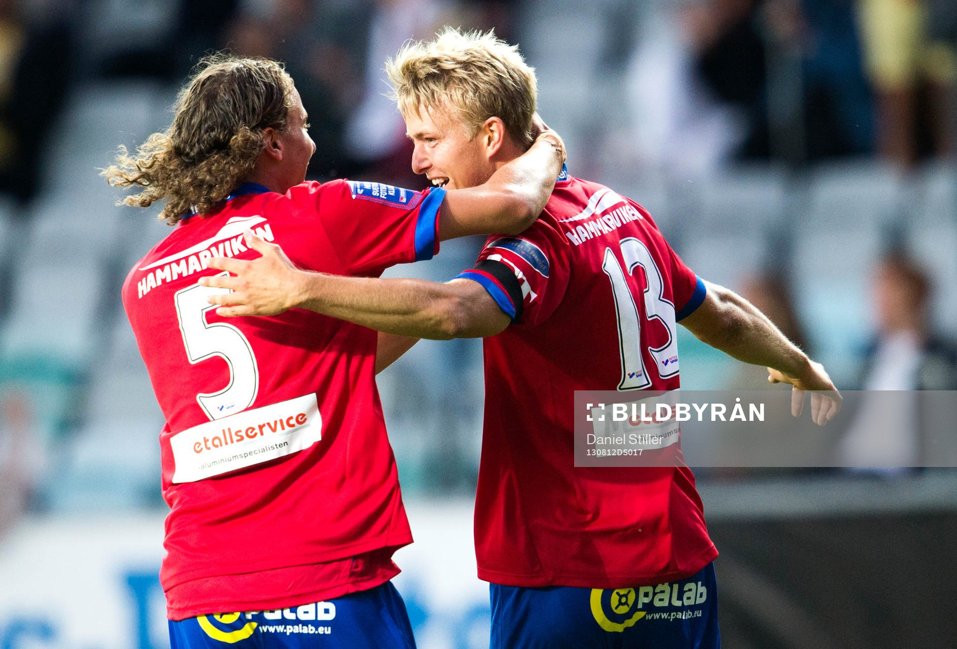 Örgrytes Johan Hedman gör 3-0 och gratuleras av Jonathan Azulay i fotbollsmatchen mellan Örgryte och Assyriska i Superettan den 12 augusti 2013 i Göteborg .