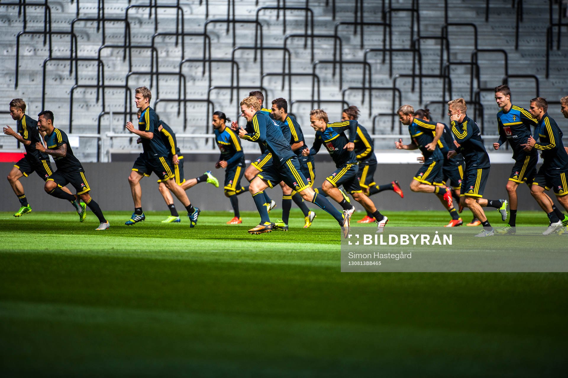 Fotboll, träning, inför Sverige - Norge: Sveriges trupp värmer upp.