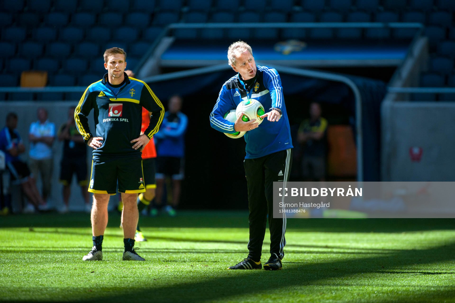 Fotboll, träning, inför Sverige - Norge: Anders Svensson och Erik Hamren, Förbundskapten Sverige.