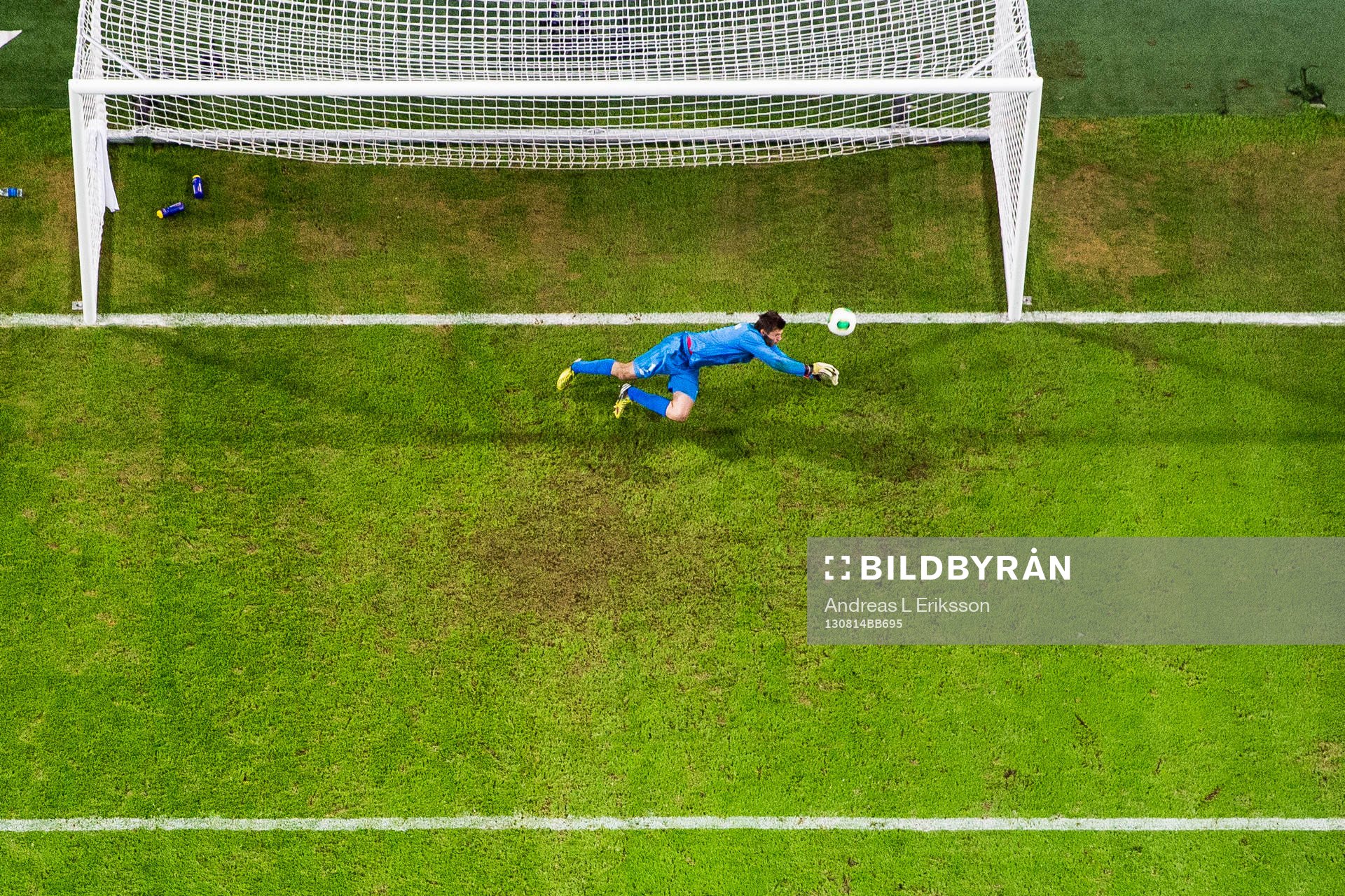 Sveriges Zlatan Ibrahimovic (ej i bild) gör 3-2 för