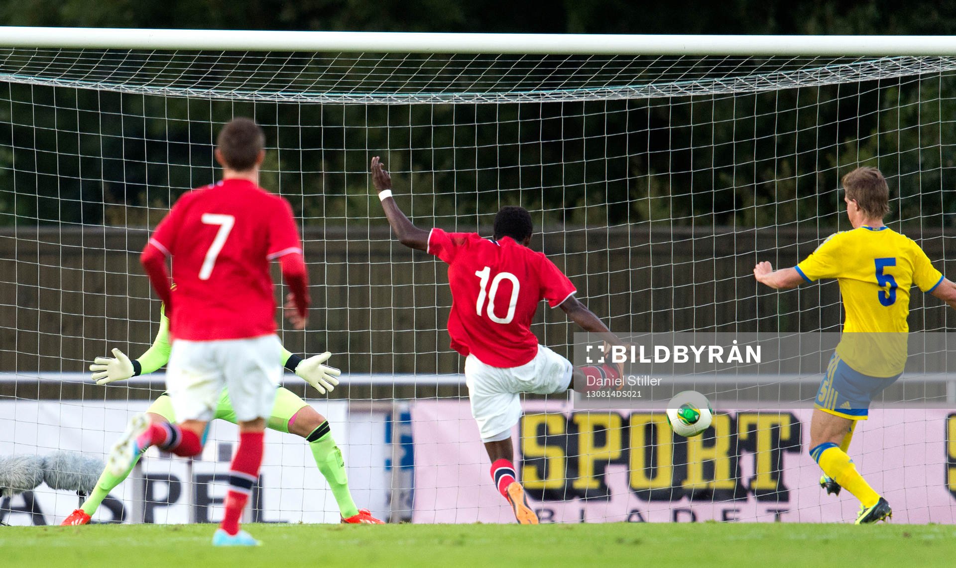 Norges Mushaga Bakenga gör 0-1
