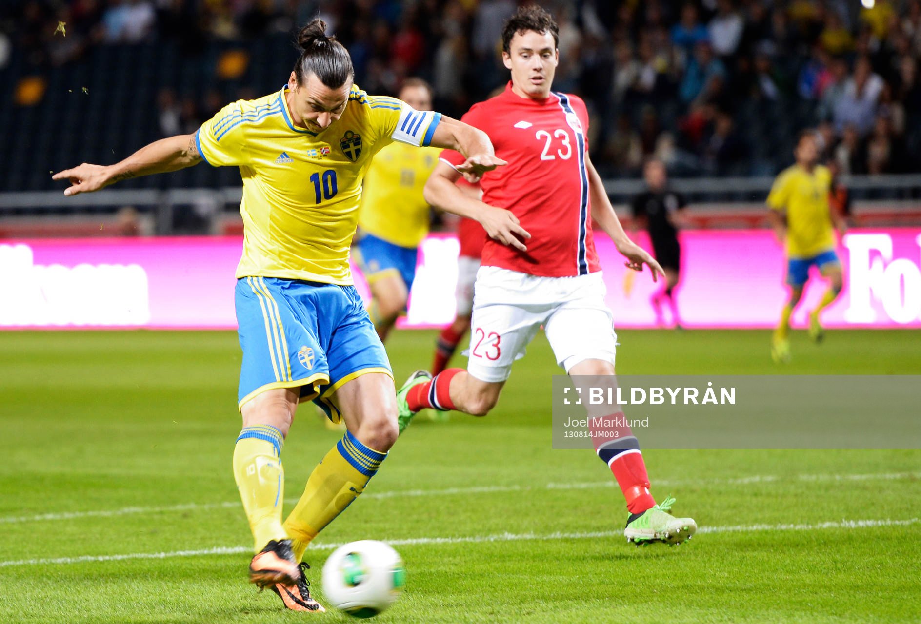 Sveriges Zlatan Ibrahimovic gör 1-0