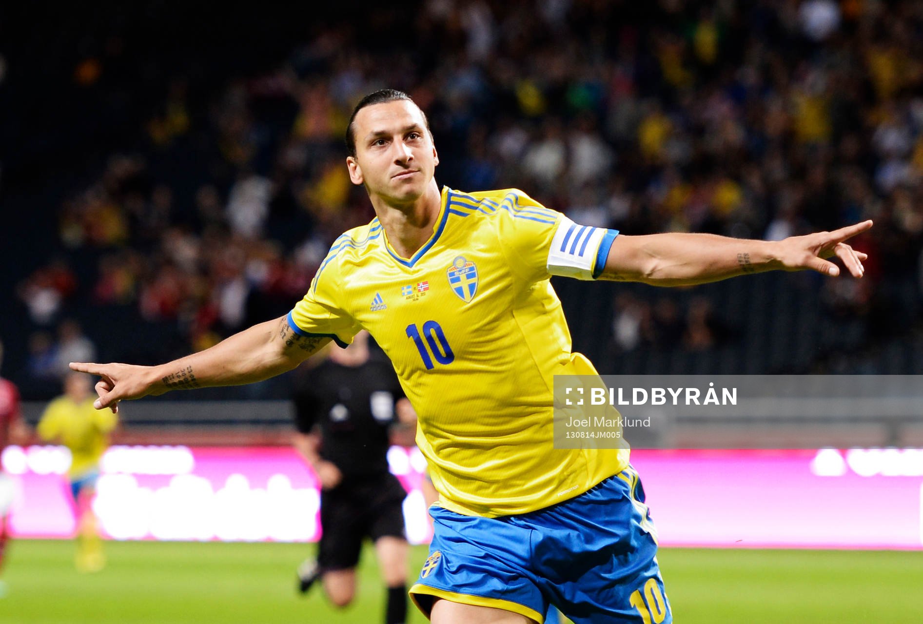 Sveriges Zlatan Ibrahimovic jublar