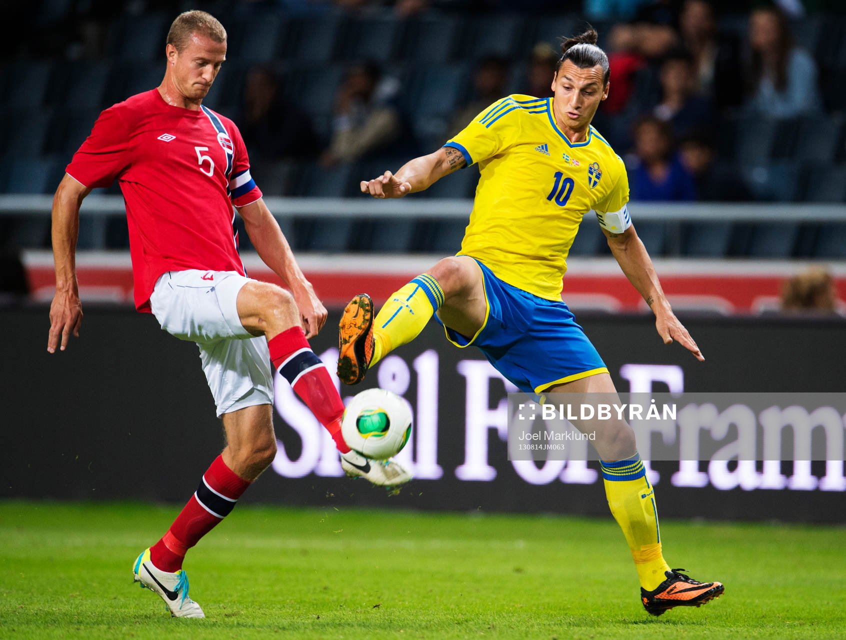Norges Brede Hangeland utmanas av Sveriges Zlatan