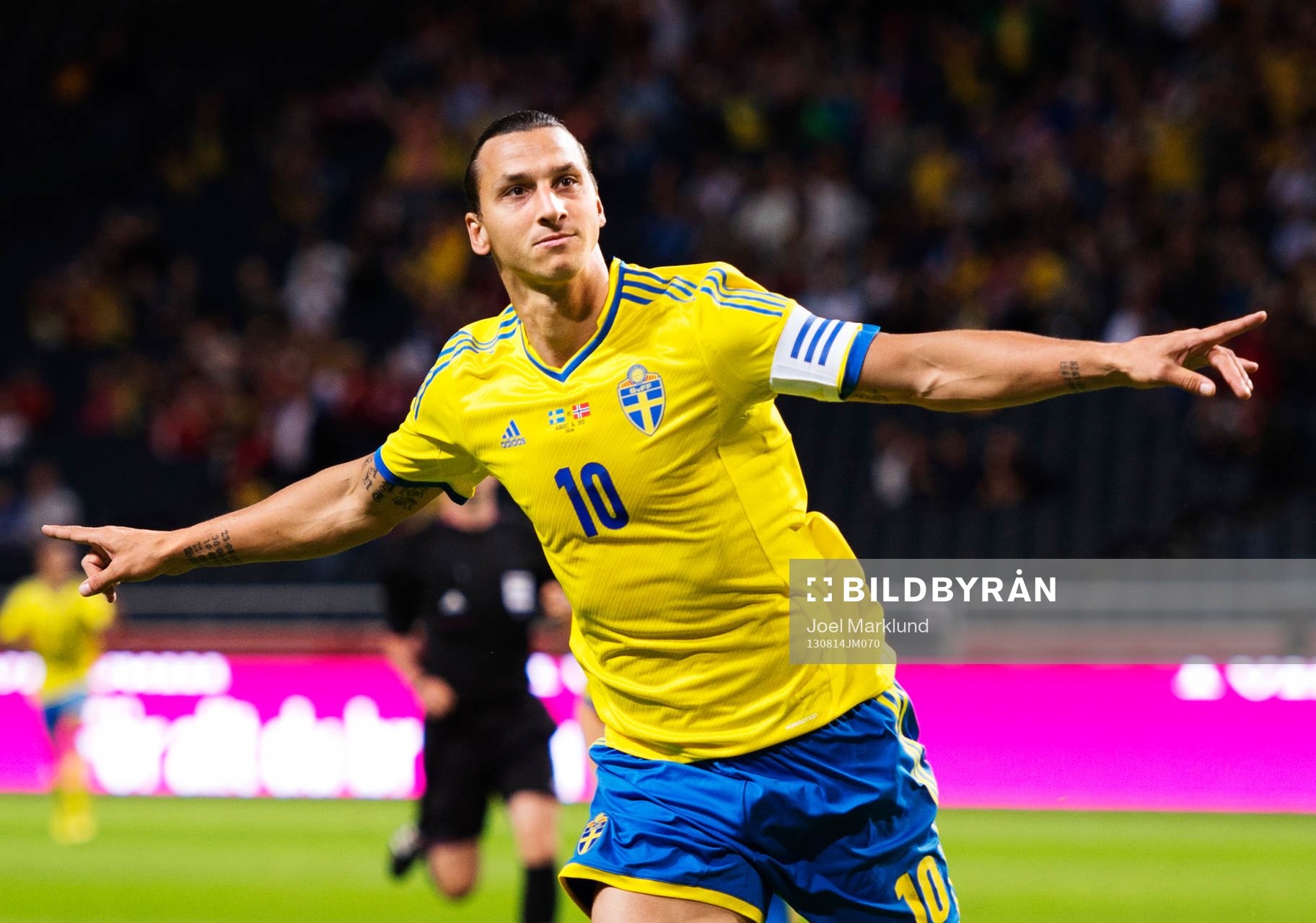 Sveriges Zlatan Ibrahimovic jublar