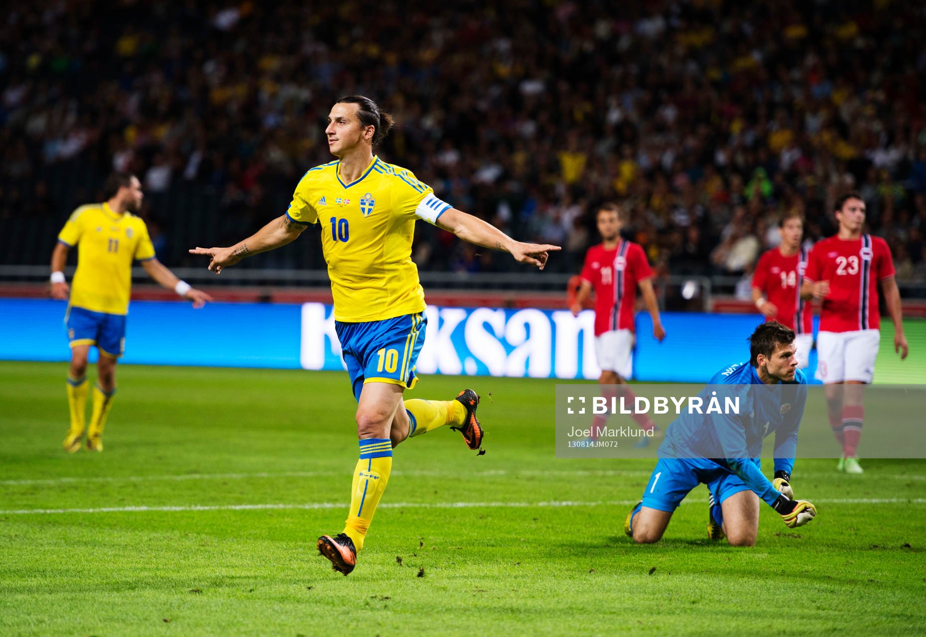 Sveriges Zlatan Ibrahimovic jublar