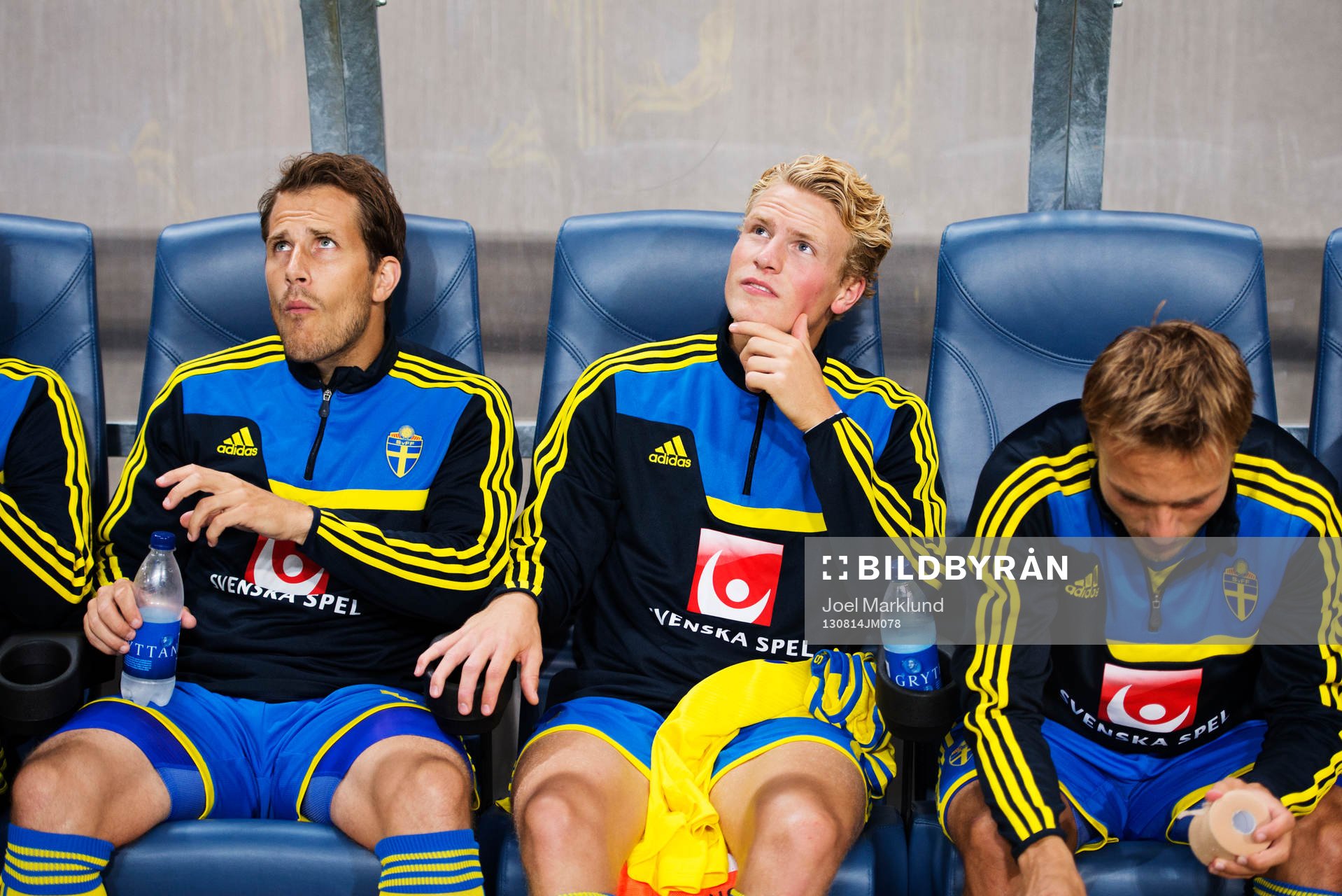 Sveriges Tobias Hysén och Oscar Hiljemark på bänken