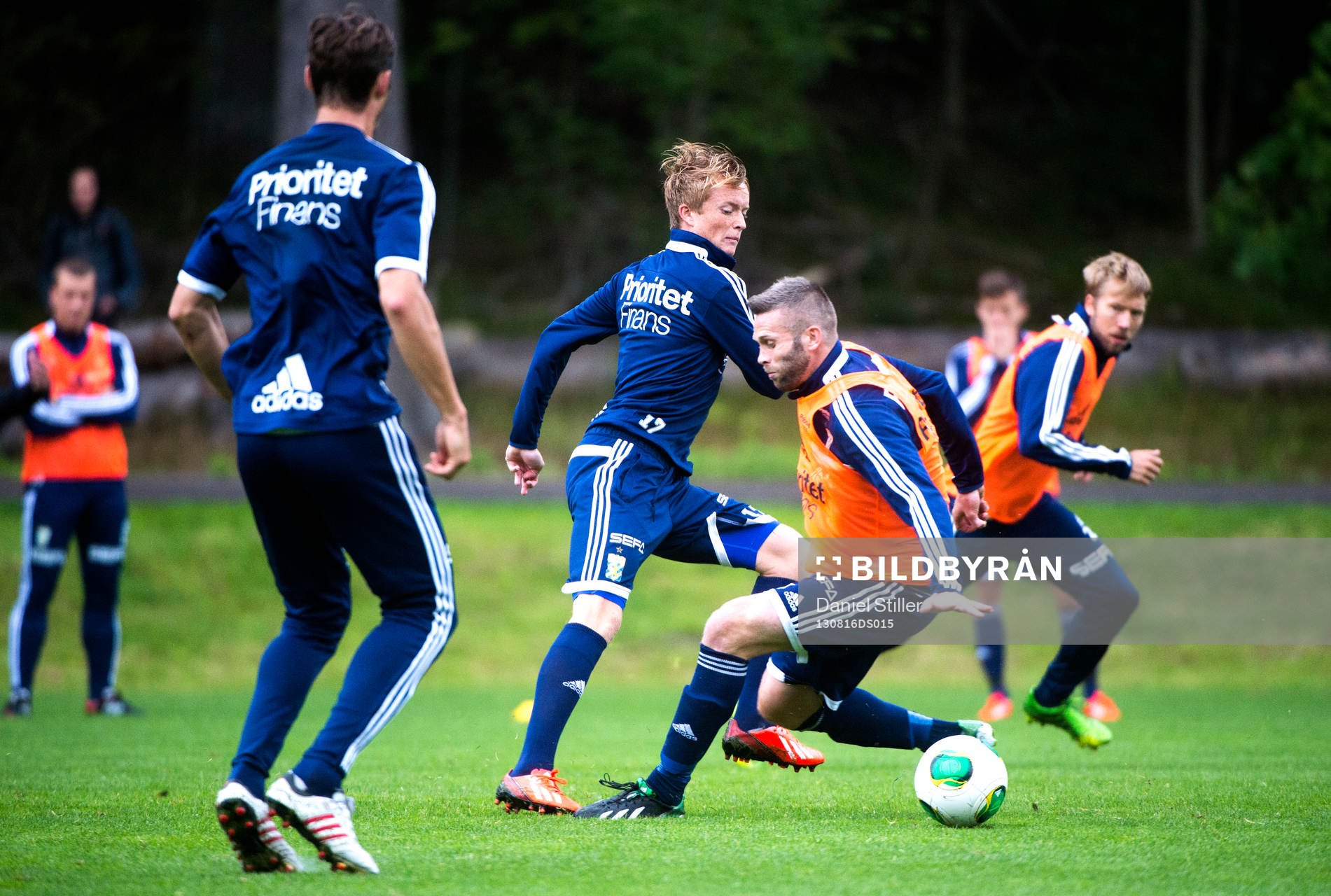 Sam Larsson går förbi Kjetil Waehler