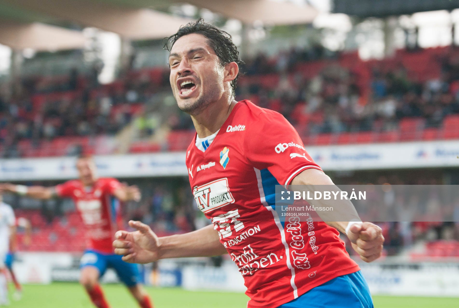 Pablo Pinones Arce, Öster jublar
