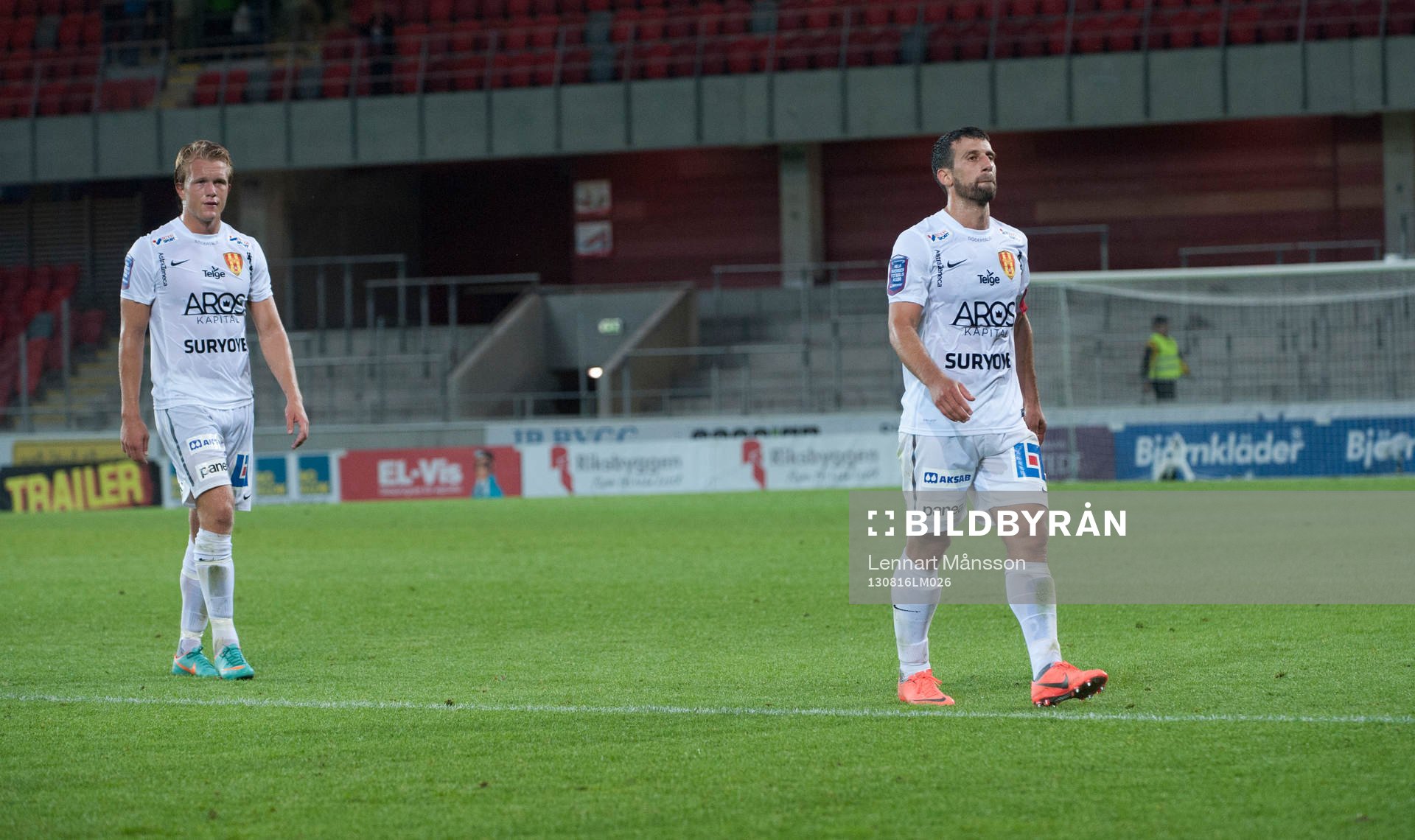 Syrianska lämnar med tunga steg