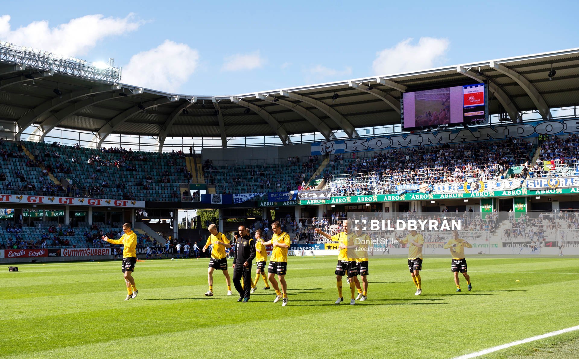Elfsborg värmer upp innan matchen mellan IFK Göteborg och