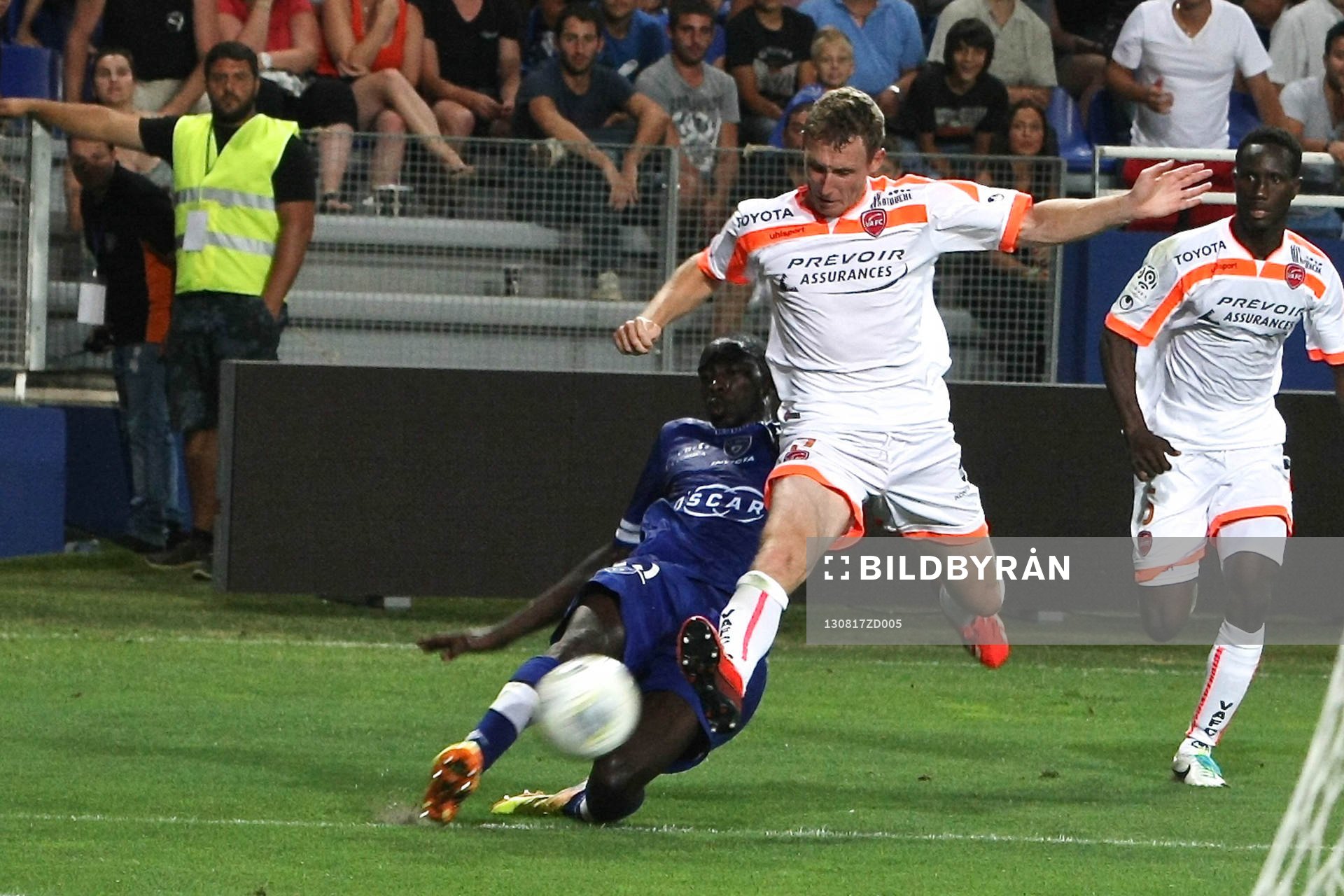 Fotboll, Franska ligan, Bastia - Valenciennes: Centre de Sambou YATABARE pour le but de ADAMA BA - 17.08.2013 - Bastia / Valenciennes - 2 eme journee de Ligue 1 -